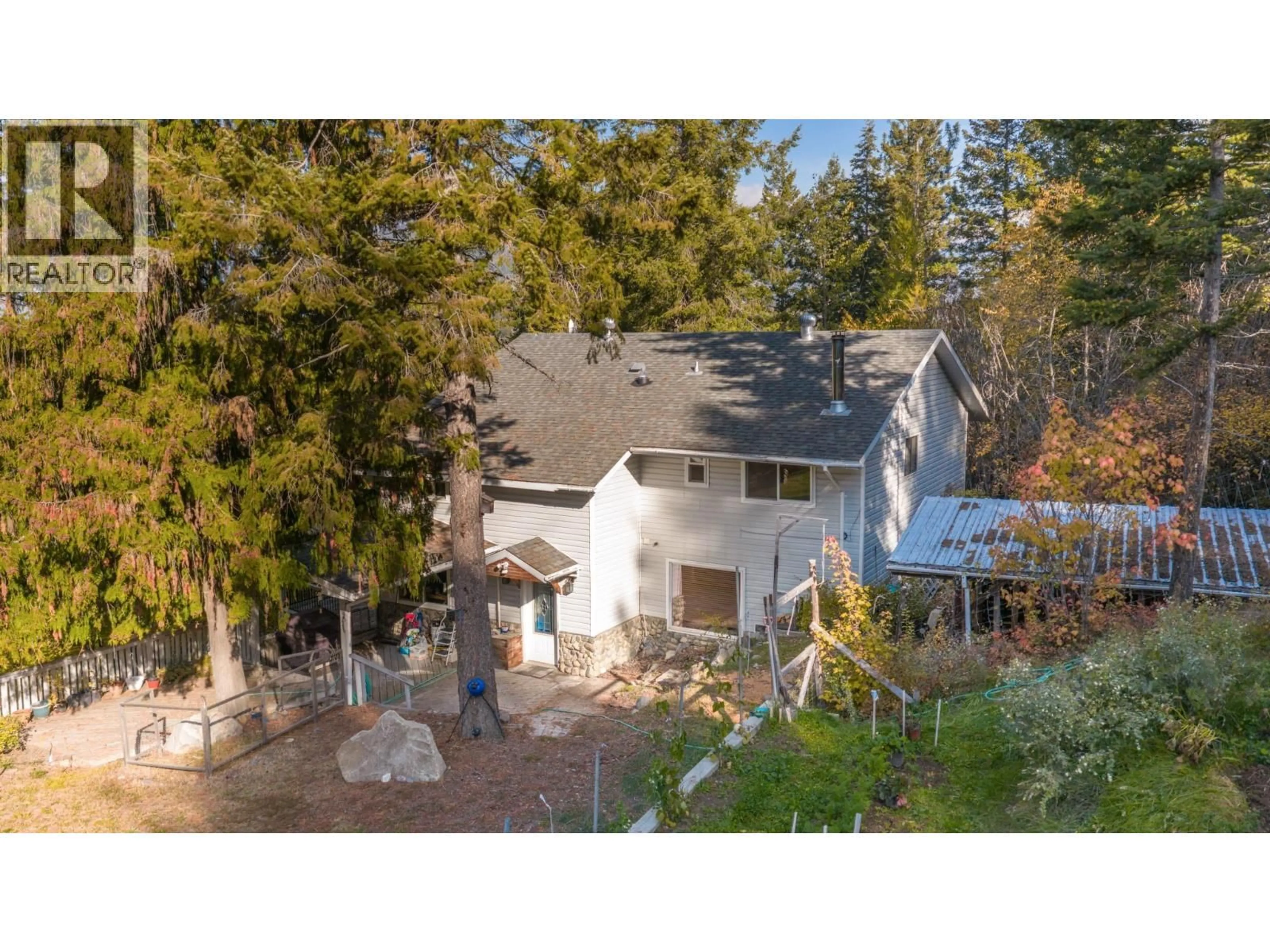 A pic from outside/outdoor area/front of a property/back of a property/a pic from drone, unknown for 3650 PHILLIPS ROAD, Creston British Columbia V0B1G2