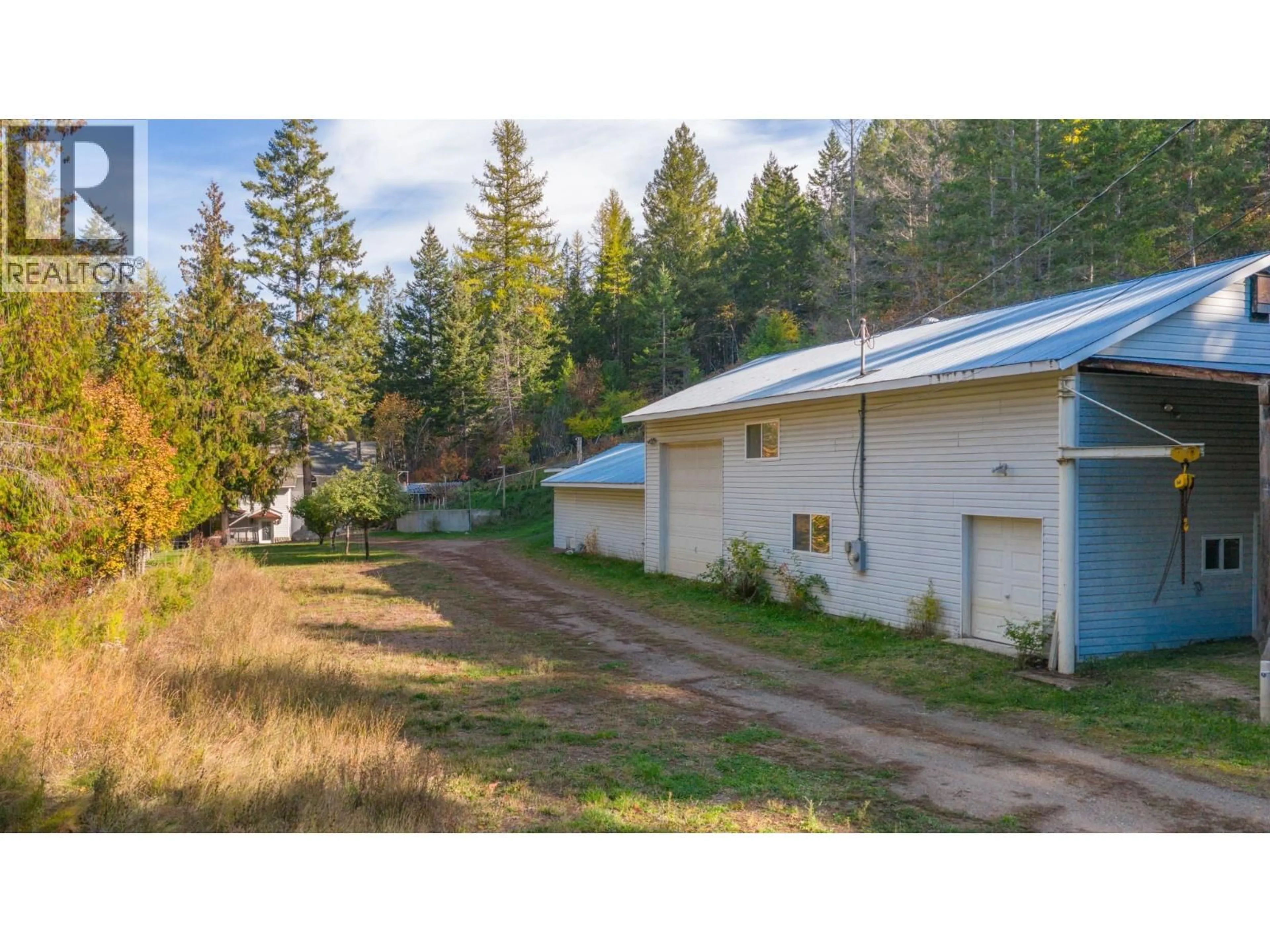 A pic from outside/outdoor area/front of a property/back of a property/a pic from drone, unknown for 3650 PHILLIPS ROAD, Creston British Columbia V0B1G2