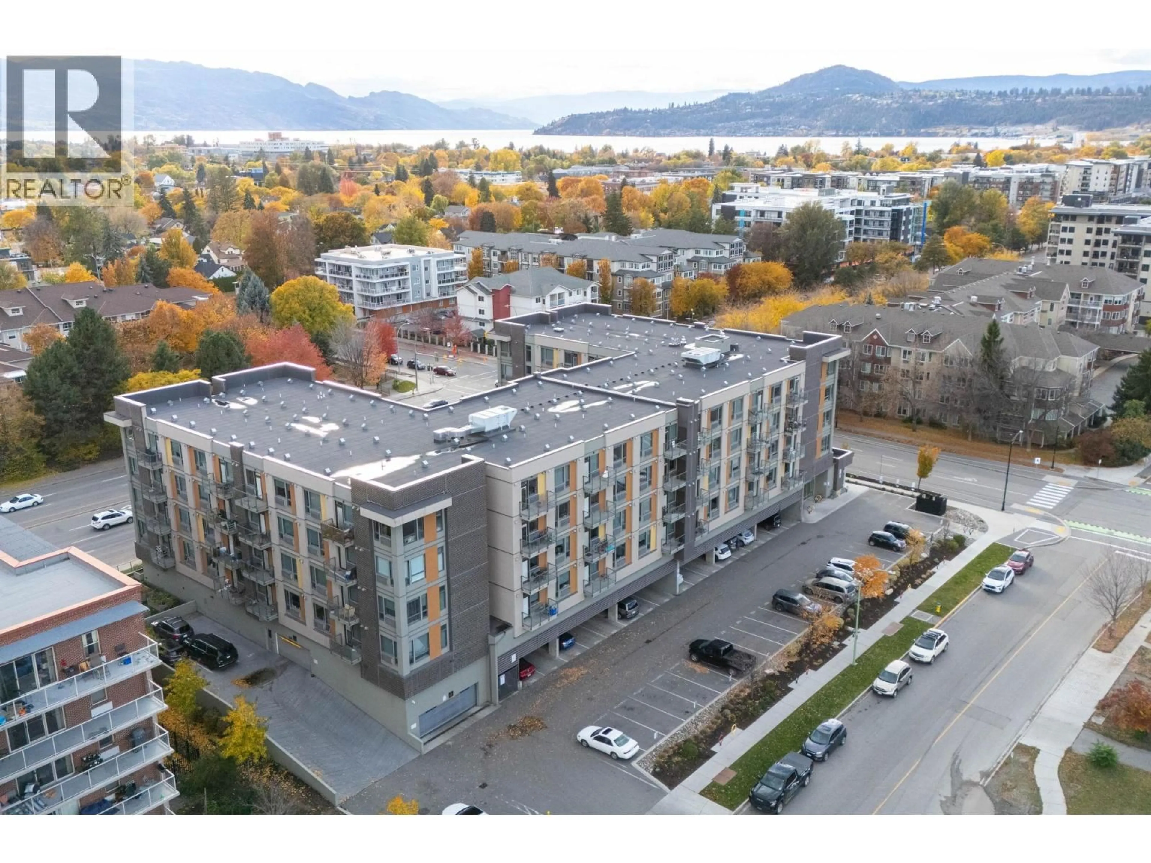 A pic from outside/outdoor area/front of a property/back of a property/a pic from drone, unknown for 348 - 925 LEON AVENUE, Kelowna British Columbia V1Y0E5