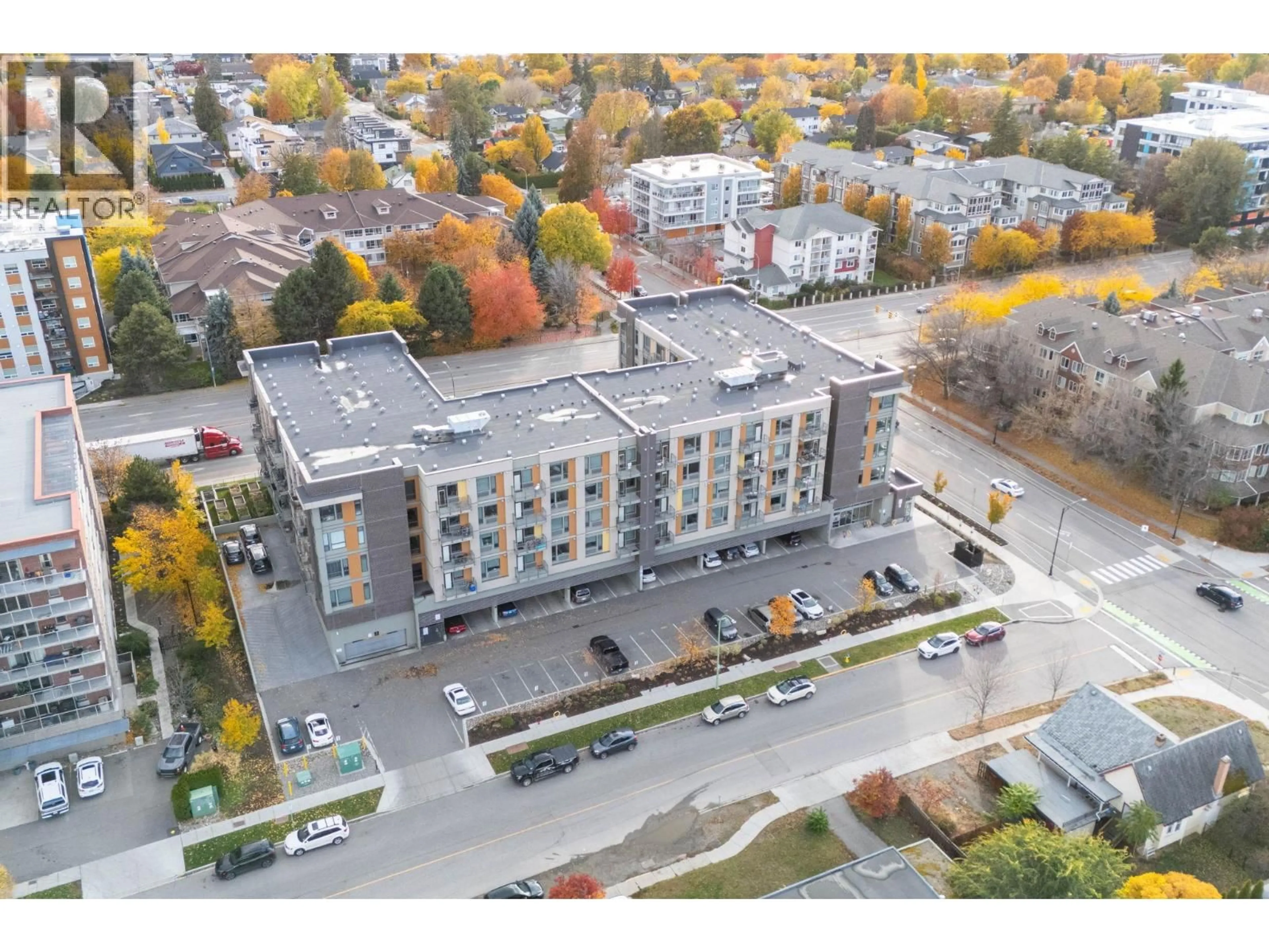 A pic from outside/outdoor area/front of a property/back of a property/a pic from drone, building for 348 - 925 LEON AVENUE, Kelowna British Columbia V1Y0E5