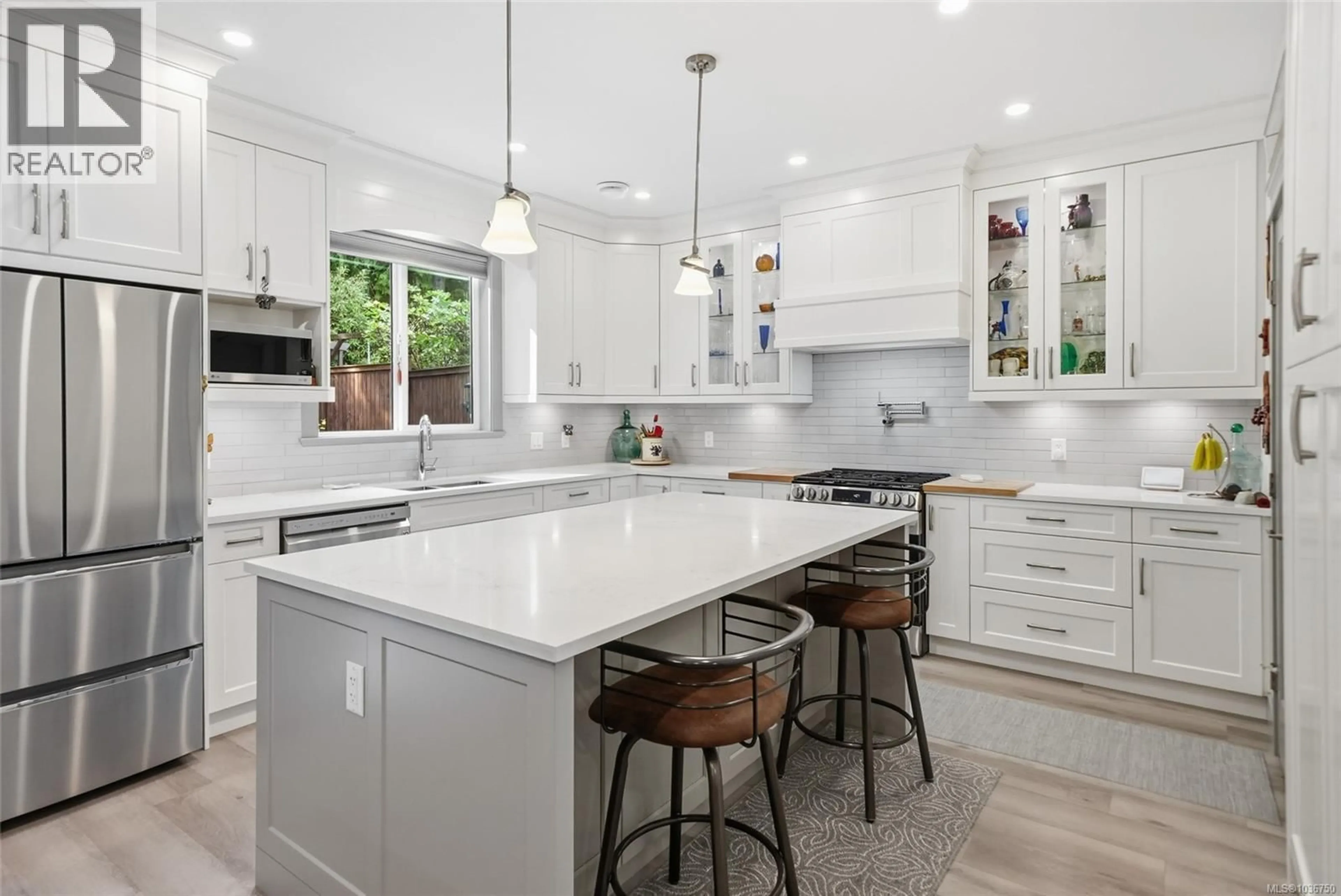 Contemporary kitchen, ceramic/tile floor for 3012 CATALINA WAY, Chemainus British Columbia V0R1K2