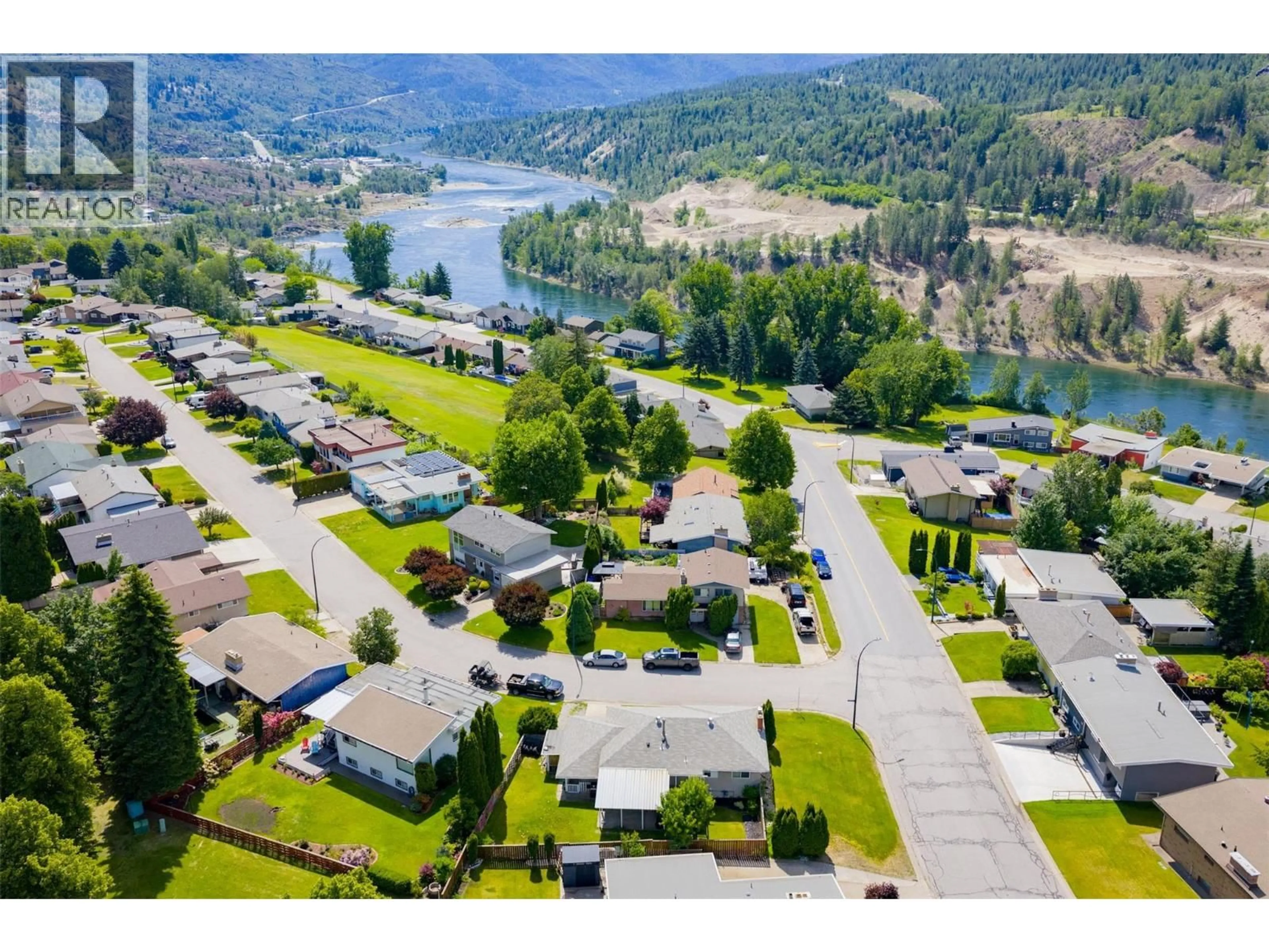 A pic from outside/outdoor area/front of a property/back of a property/a pic from drone, water/lake/river/ocean view for 3725 DOGWOOD DRIVE, Trail British Columbia V1R2V4