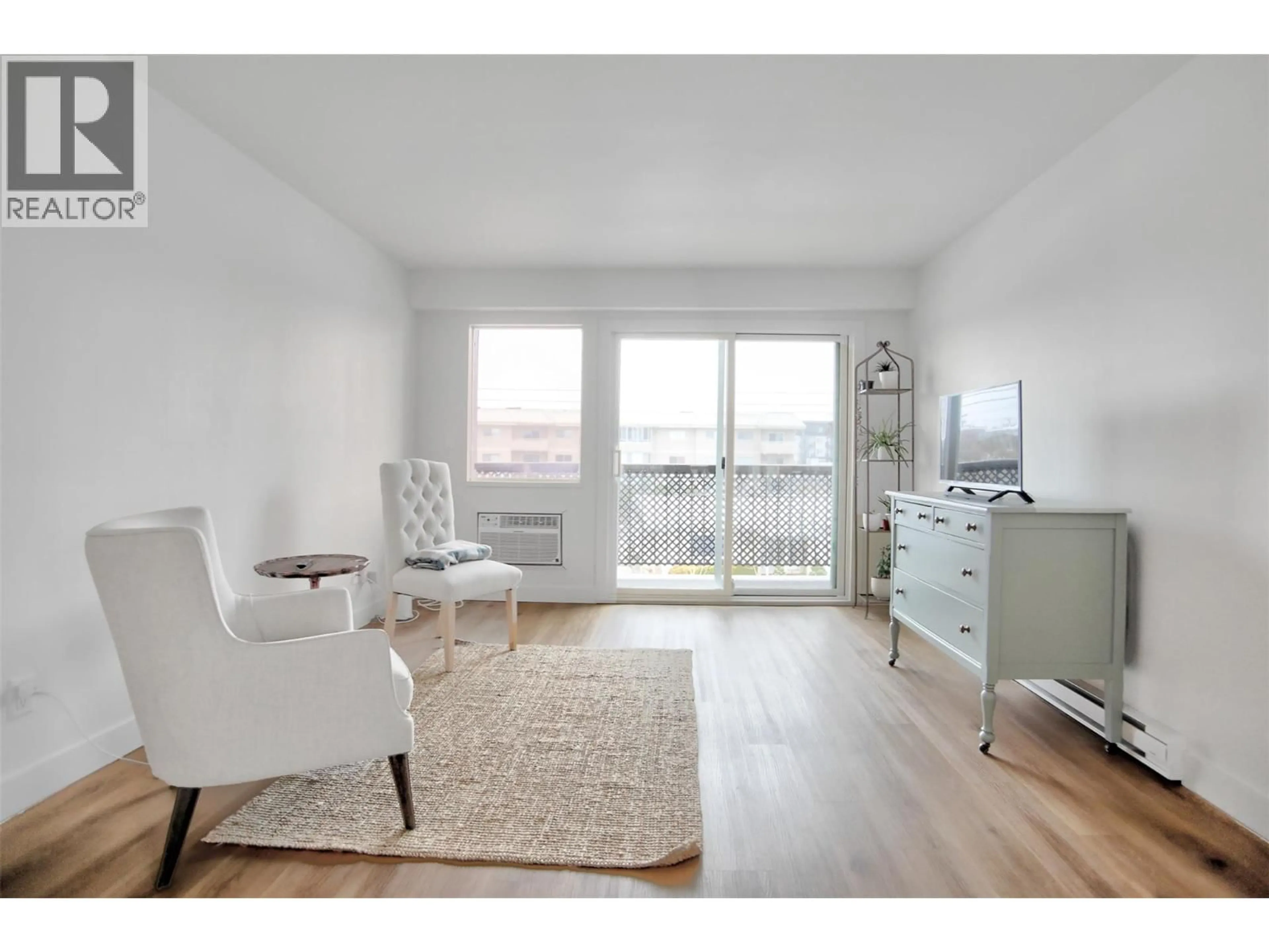 Living room with furniture, wood/laminate floor for 202 - 95 WINNIPEG STREET, Penticton British Columbia V2A5L9