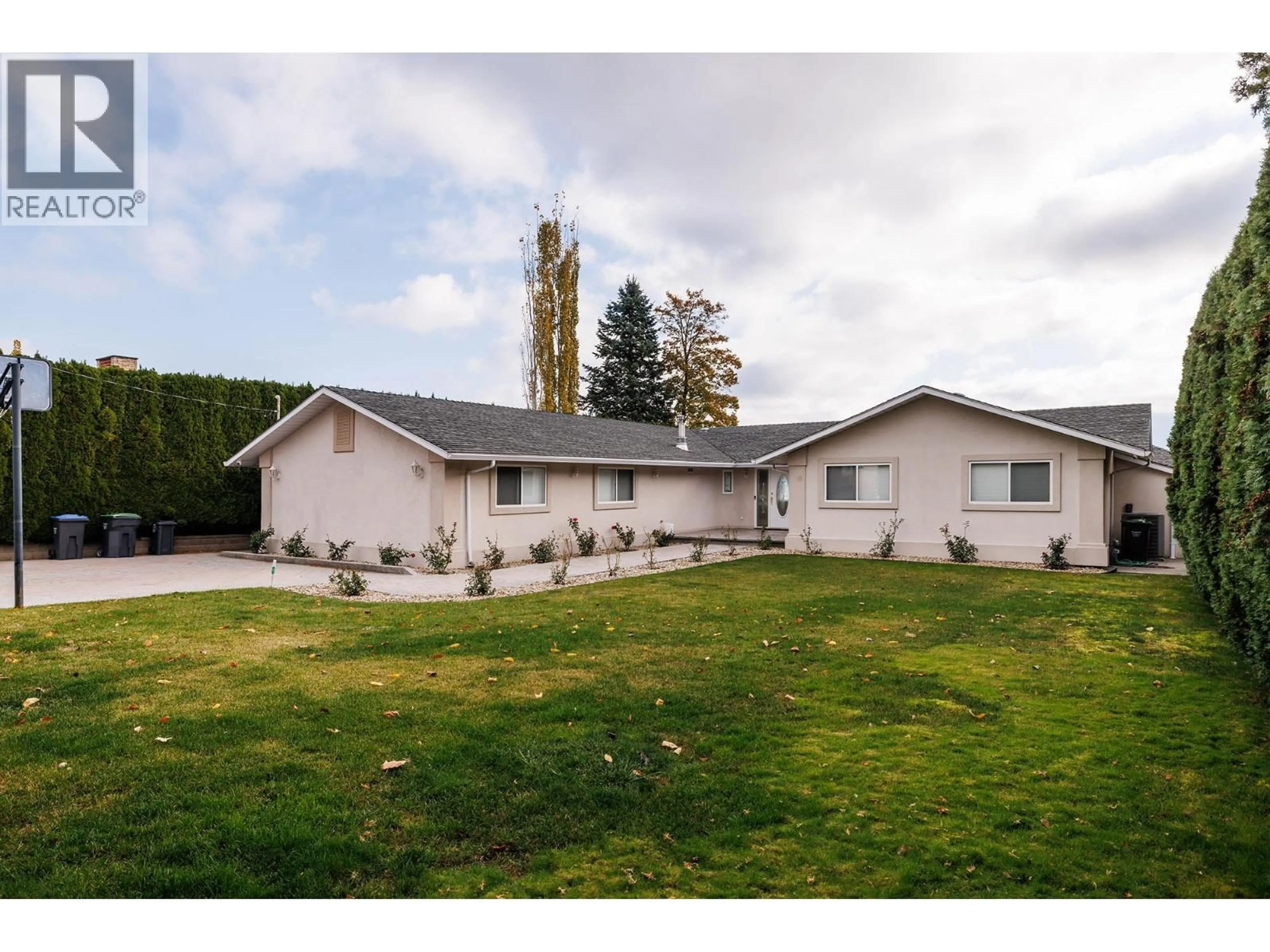 A pic from outside/outdoor area/front of a property/back of a property/a pic from drone, unknown for 1625 PRITCHARD DRIVE, West Kelowna British Columbia V4T1X3