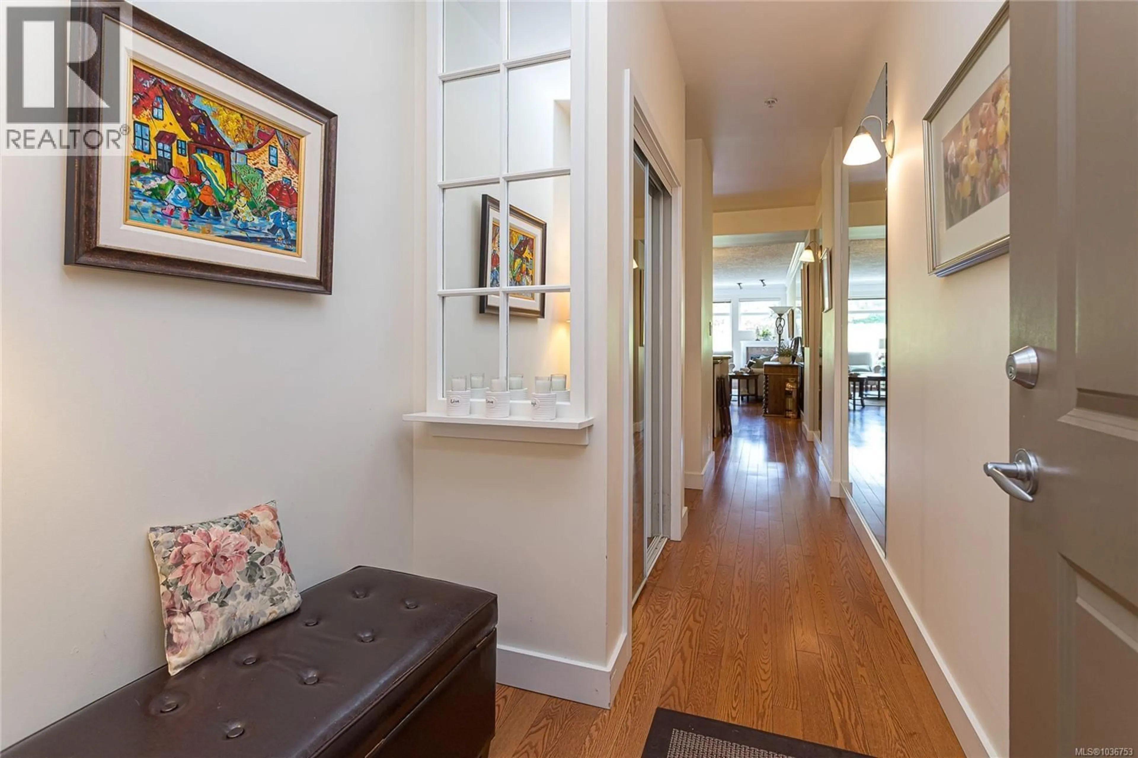 Indoor entryway for 104D - 1115 CRAIGFLOWER ROAD, Esquimalt British Columbia V9A7R1