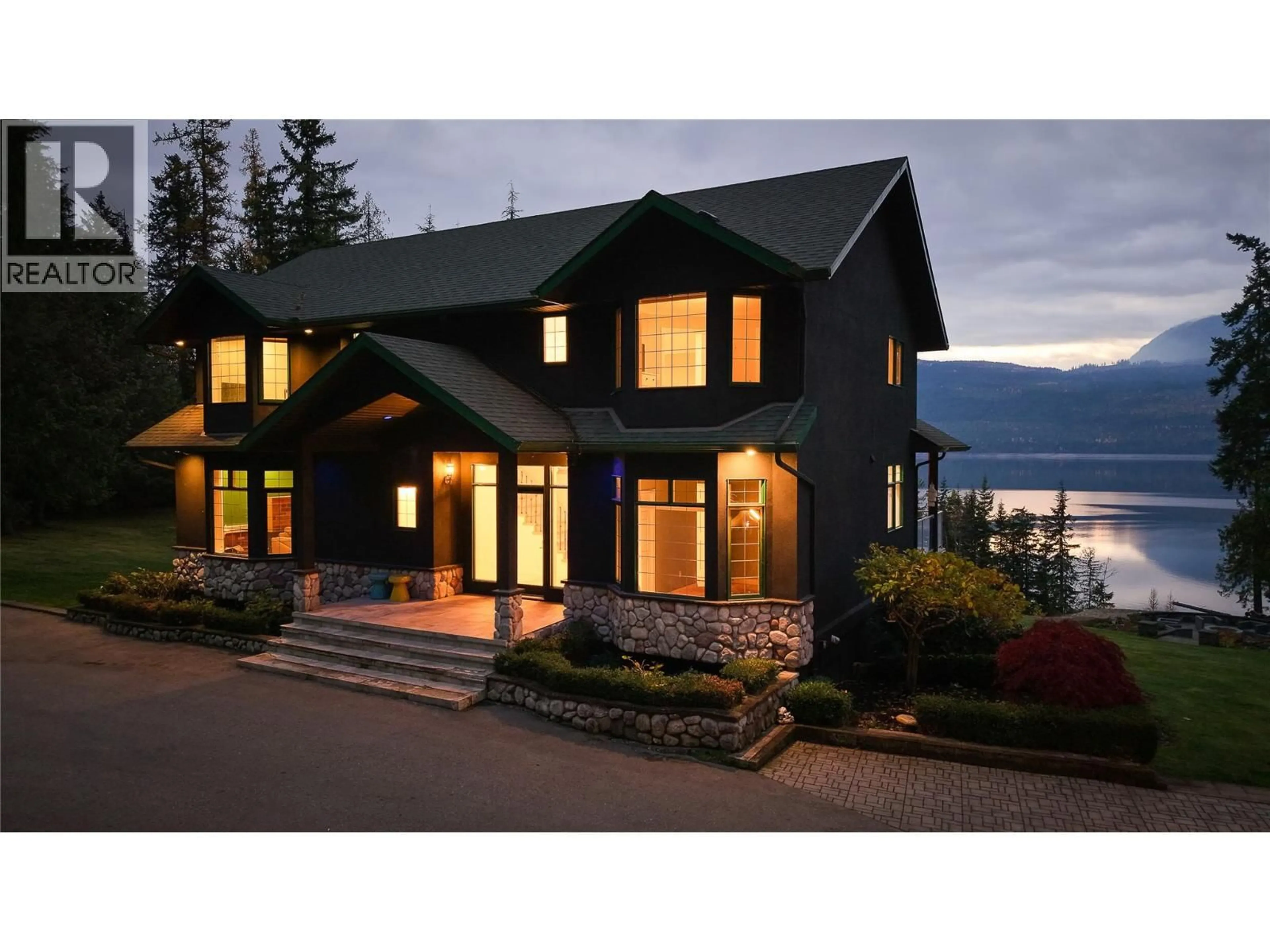 Home with vinyl exterior material, water/lake/river/ocean view for 2600 HIGHWAY 23 OTHER NORTH, Nakusp British Columbia V0G1R0
