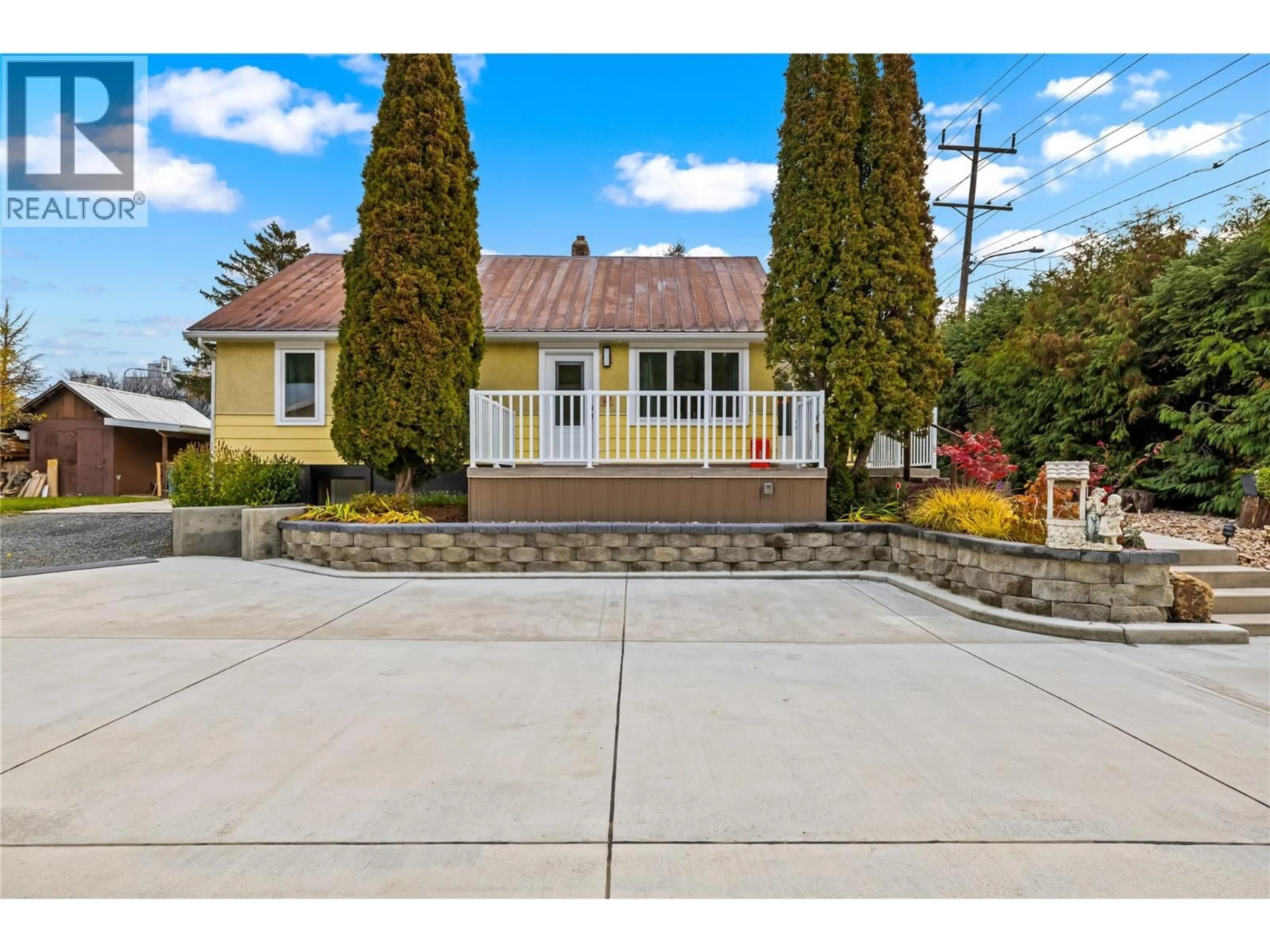 A pic from outside/outdoor area/front of a property/back of a property/a pic from drone, street for 1130 ERICKSON STREET, Creston British Columbia V0B1G3