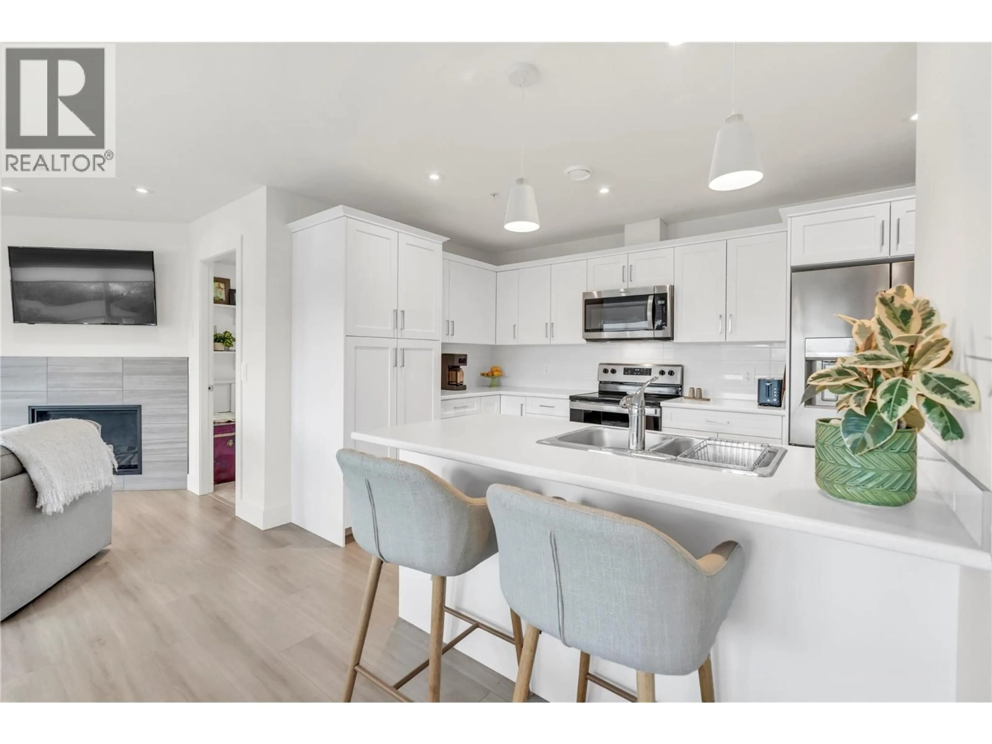 Open concept kitchen, unknown for 401 - 3362 SKAHA LAKE ROAD, Penticton British Columbia V2A6G4