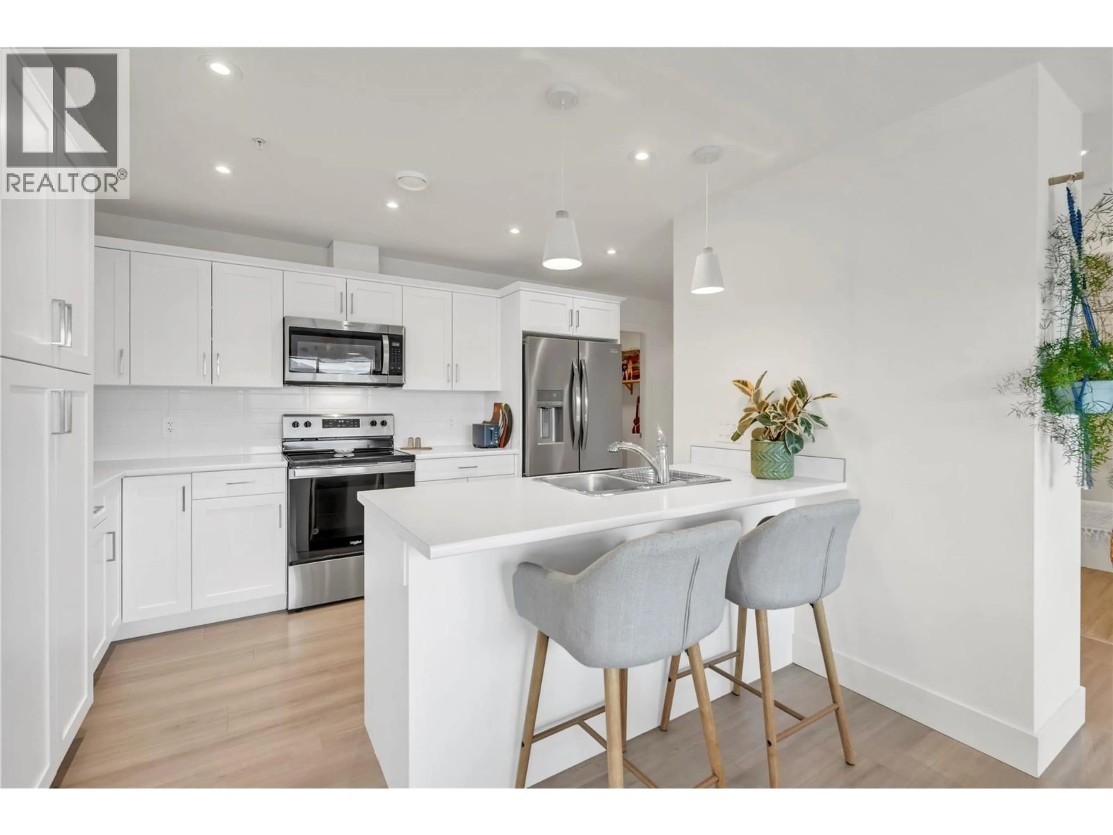 Open concept kitchen, unknown for 401 - 3362 SKAHA LAKE ROAD, Penticton British Columbia V2A6G4