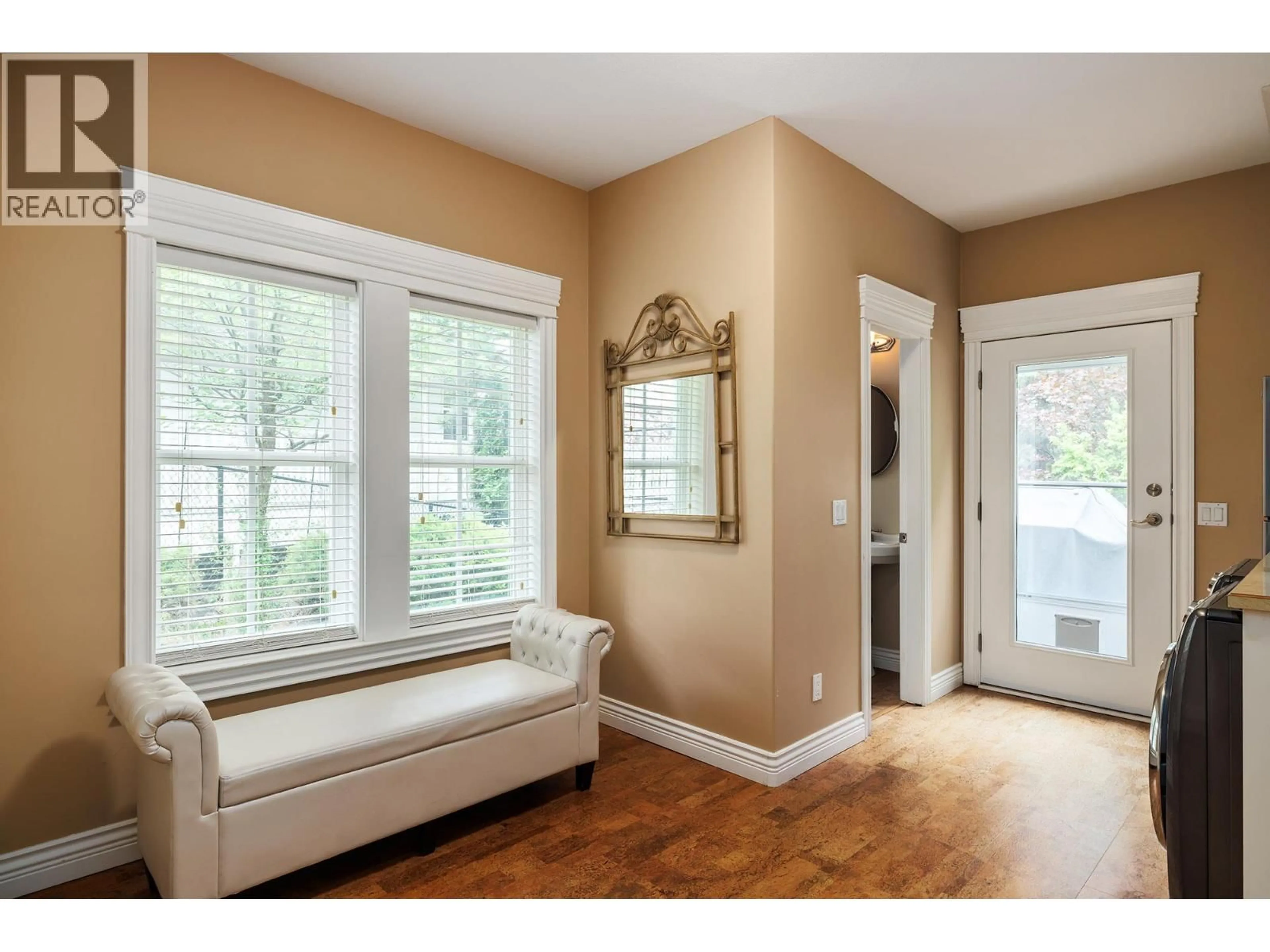 Indoor entryway for 444 QUILCHENA DRIVE, Kelowna British Columbia V1W4S8