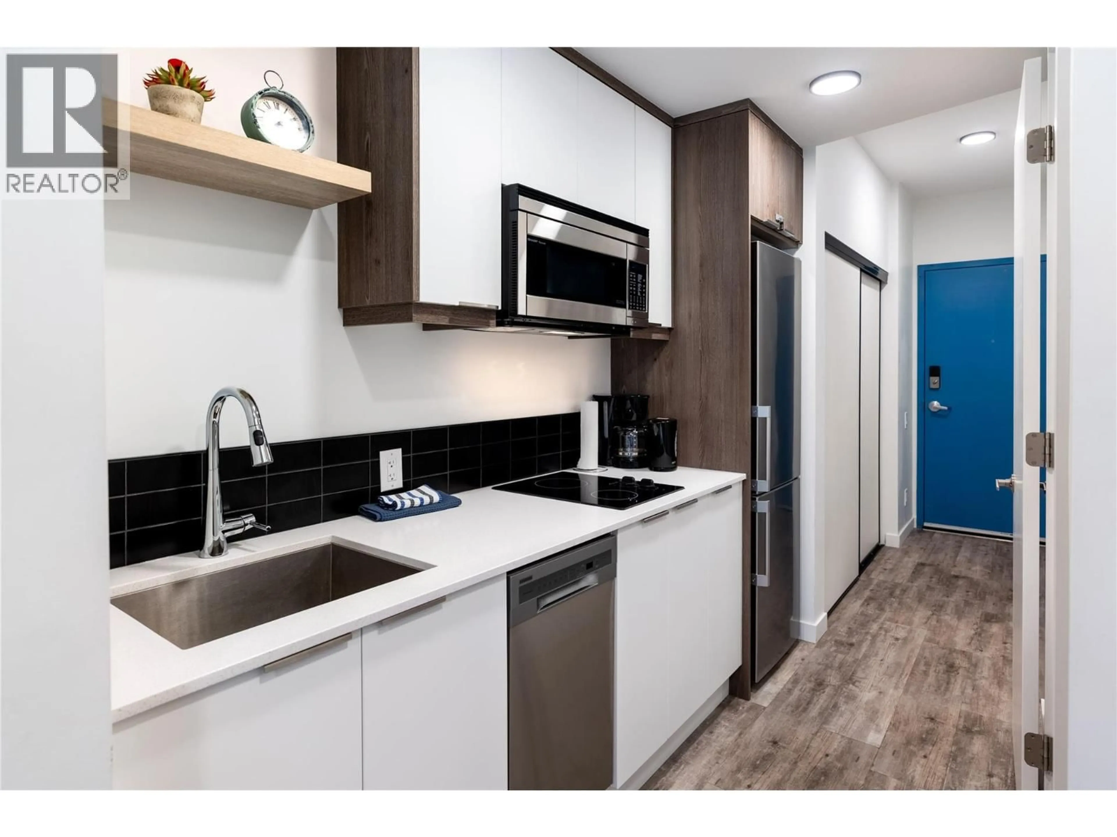 Standard kitchen, ceramic/tile floor for 309 - 1083 KLO ROAD, Kelowna British Columbia V1Y4X6