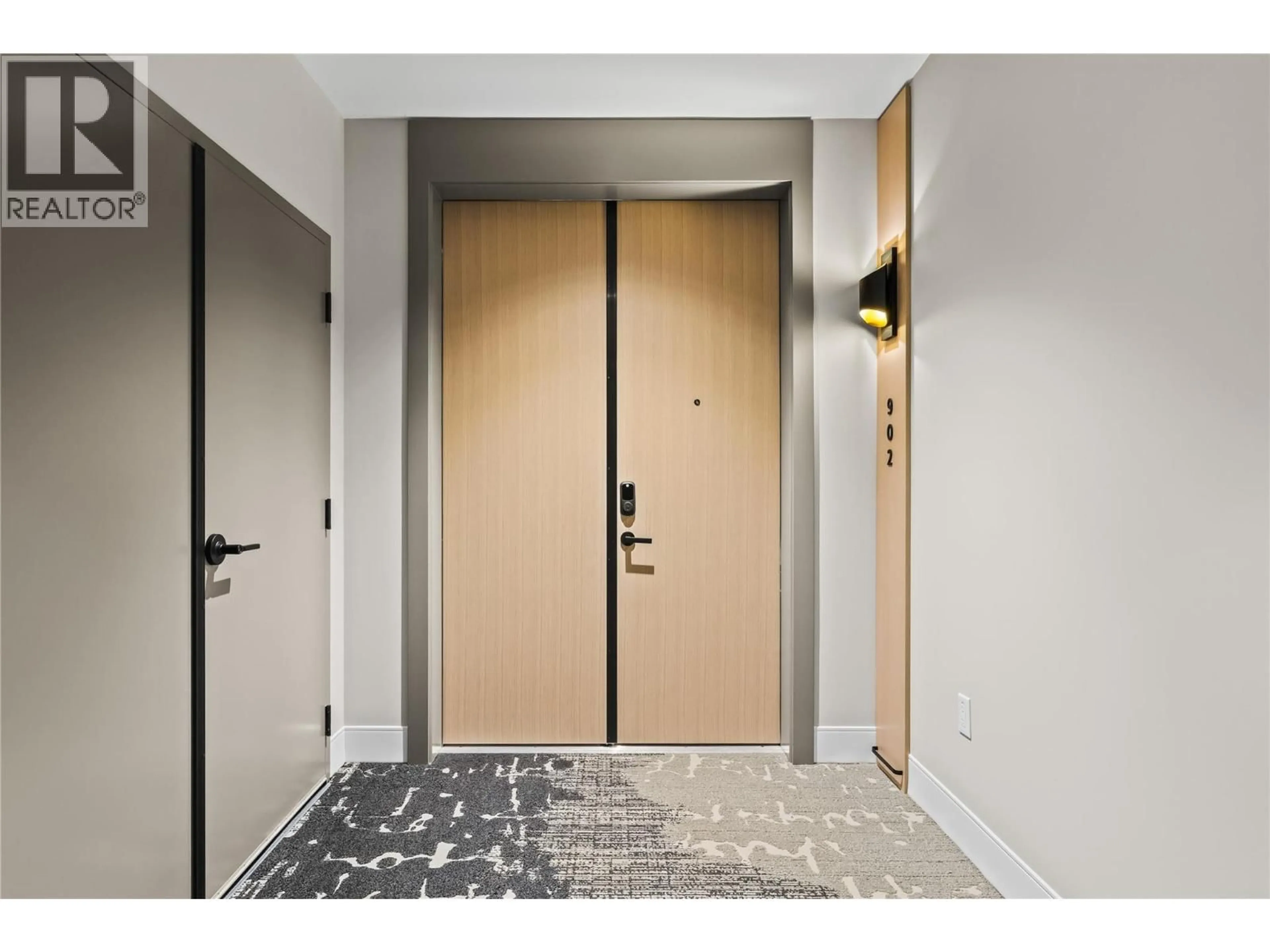 Indoor entryway for 902 - 3340 LAKESHORE ROAD, Kelowna British Columbia V1W0H6