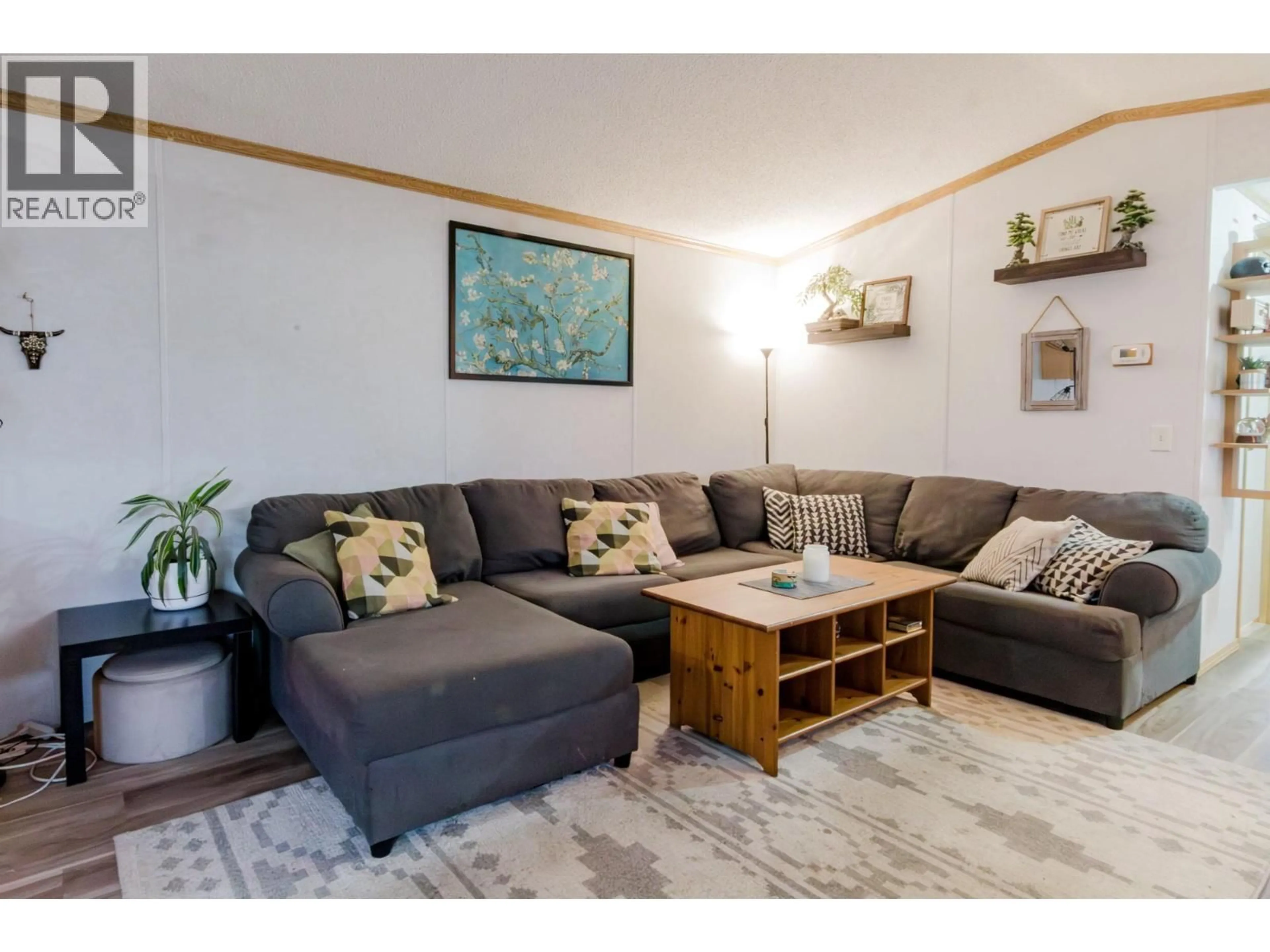 Living room with furniture, wood/laminate floor for 39 - 241 23 HIGHWAY NORTH, Revelstoke British Columbia V0E2S0