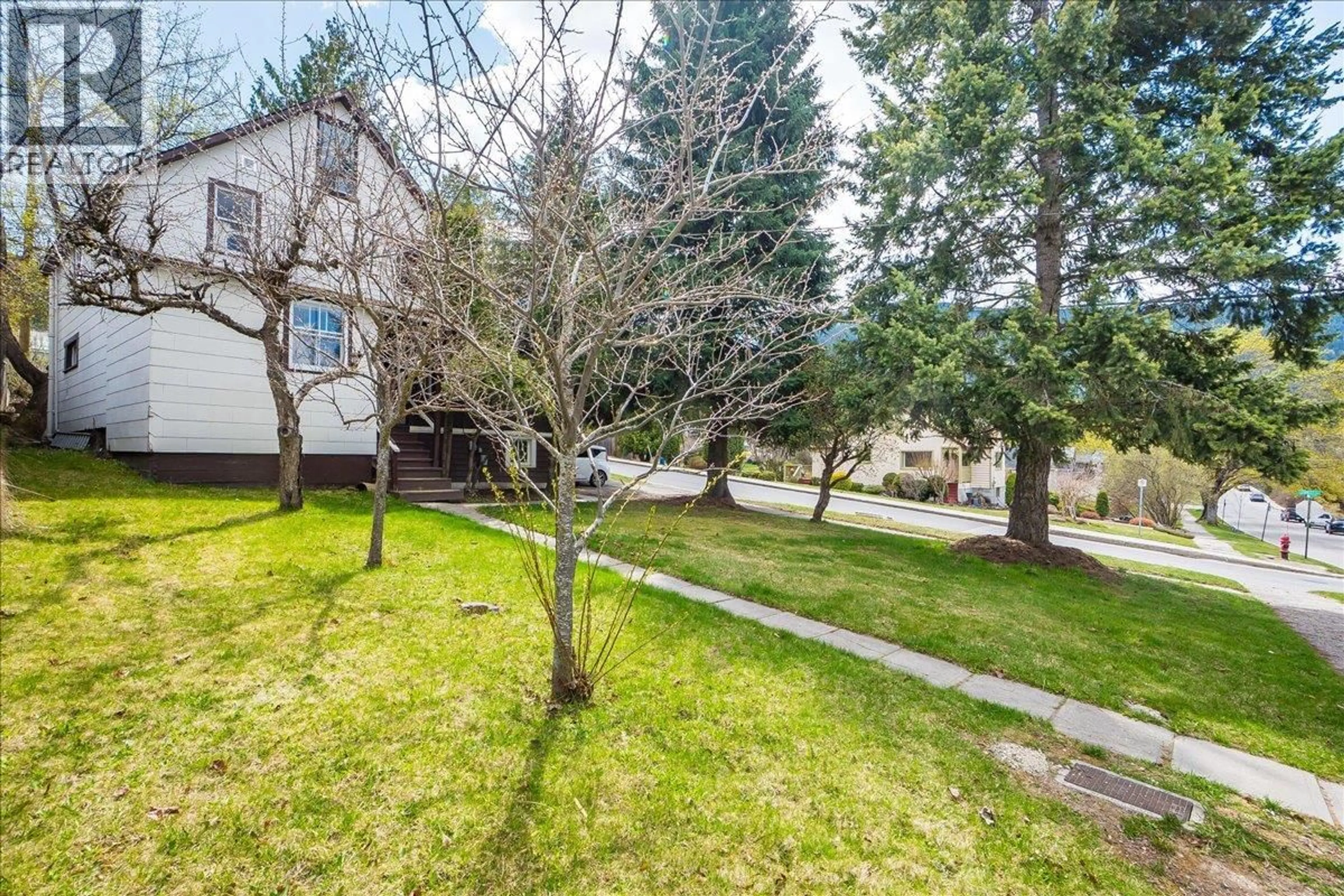 Patio, street for 404 HOUSTON STREET, Nelson British Columbia V1L5H5