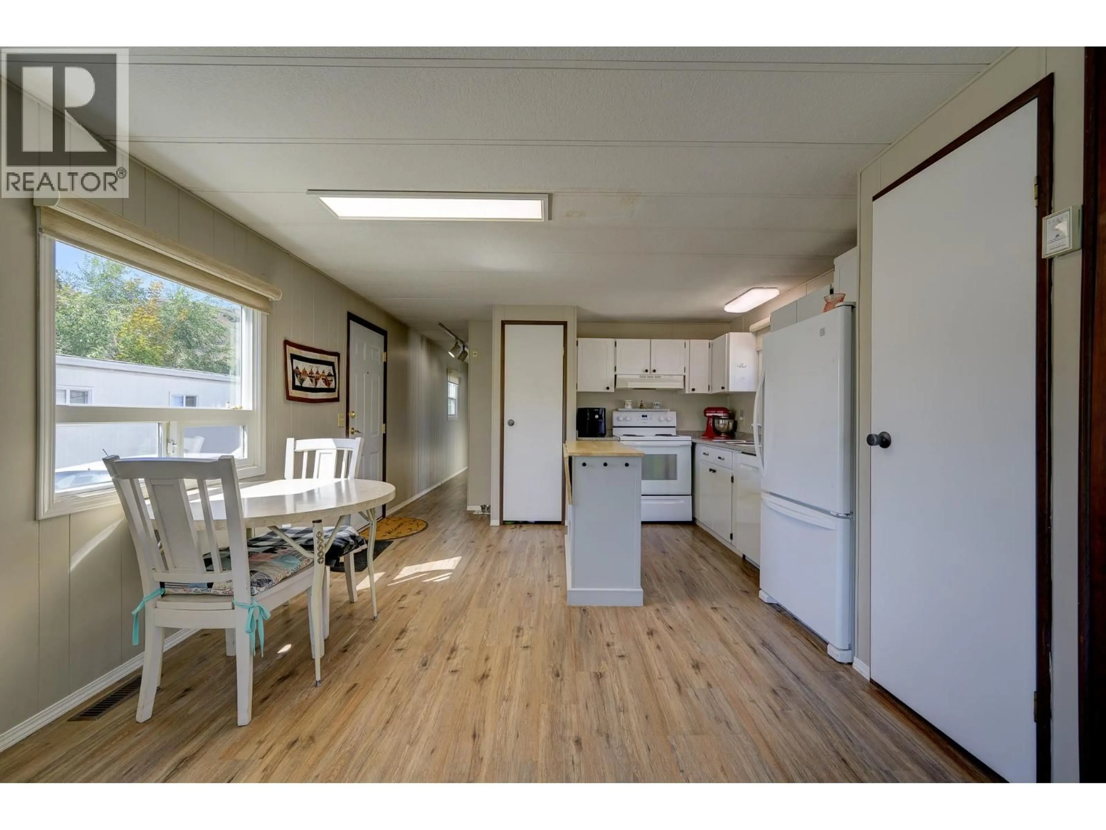 Open concept kitchen, wood/laminate floor for 23 - 2400 OAKDALE WAY, Kamloops British Columbia V2B6W7