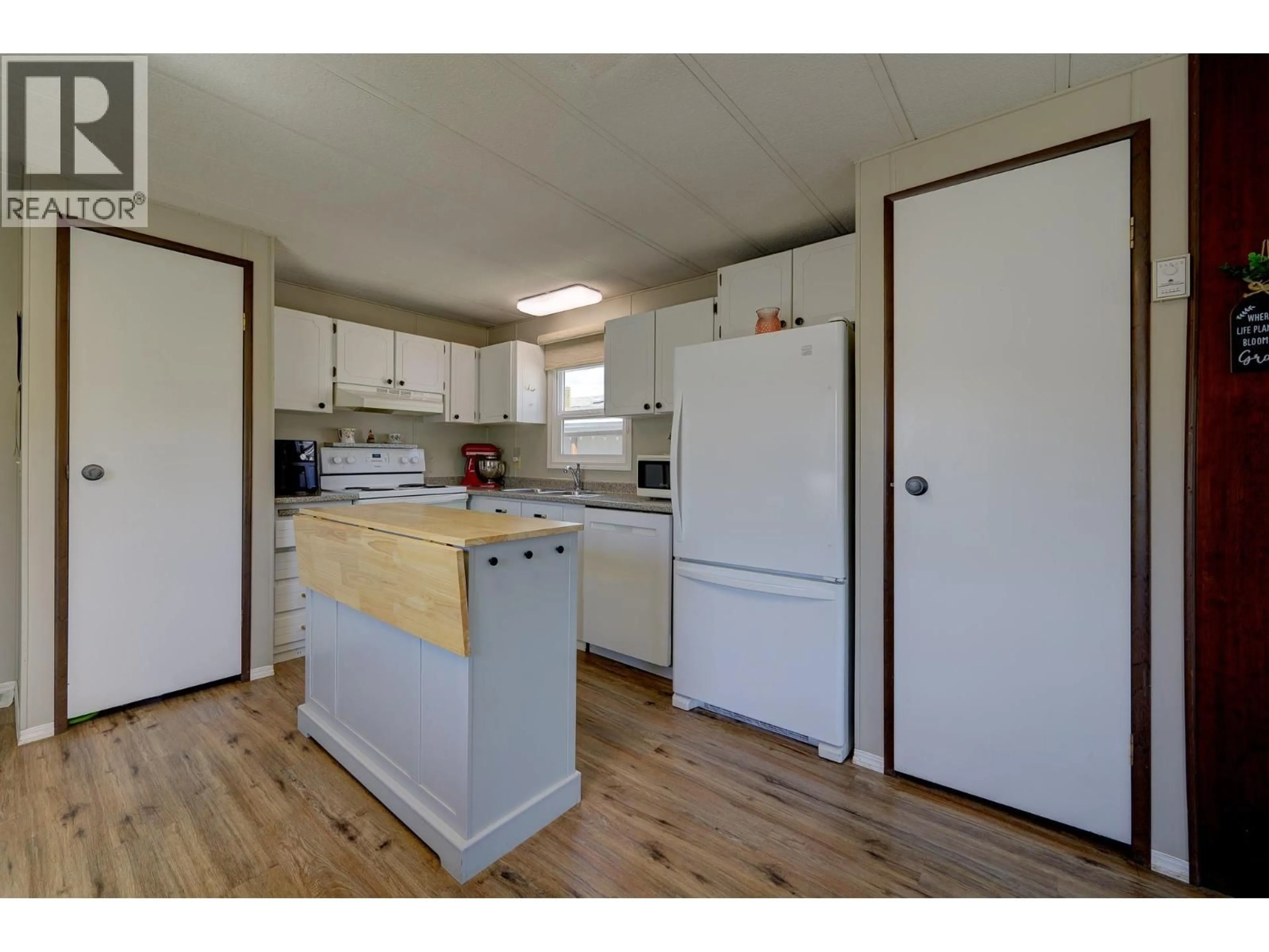 Standard kitchen, wood/laminate floor for 23 - 2400 OAKDALE WAY, Kamloops British Columbia V2B6W7