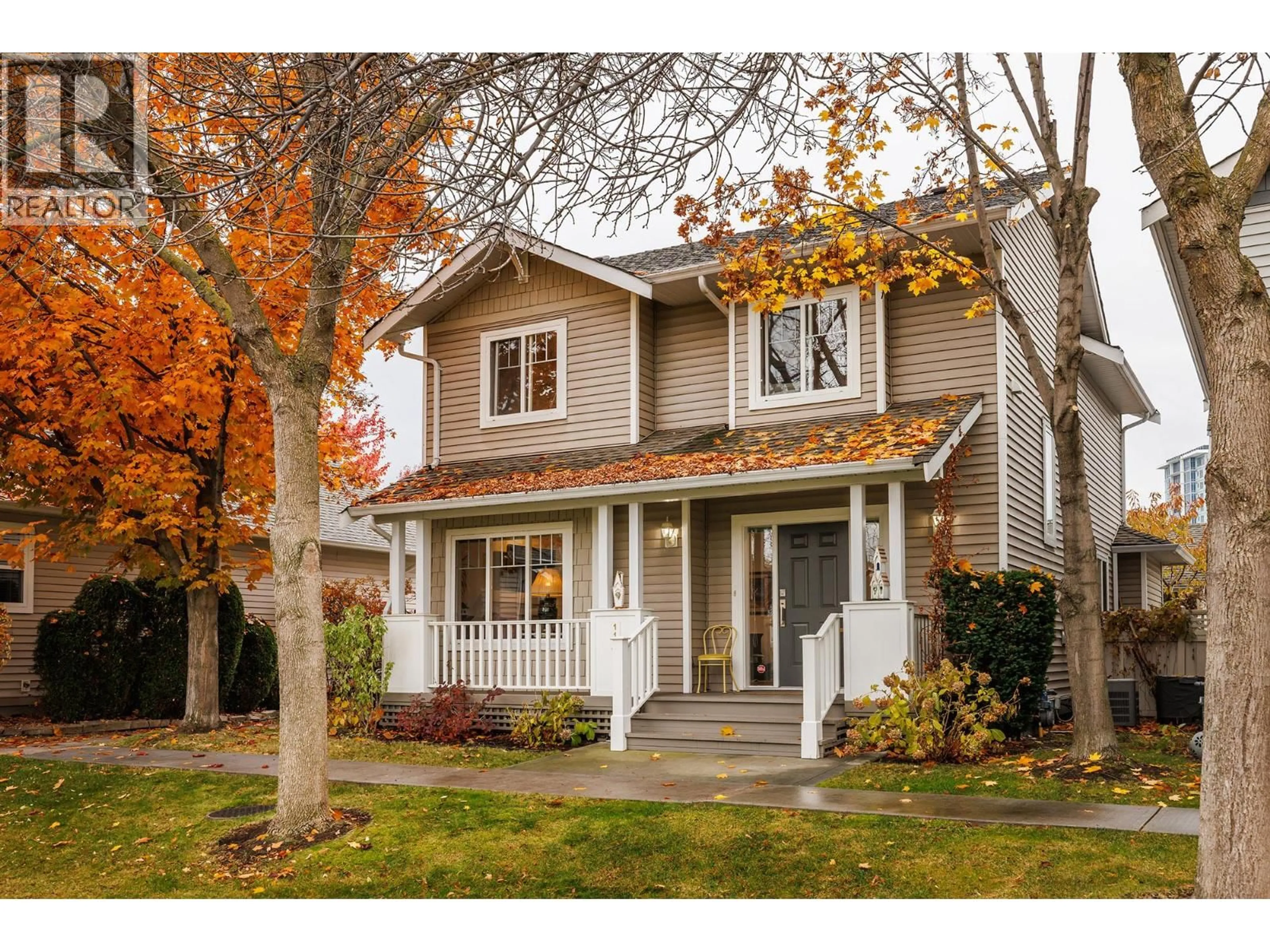 Home with vinyl exterior material, street for 118 - 665 COOK ROAD, Kelowna British Columbia V1X4T4