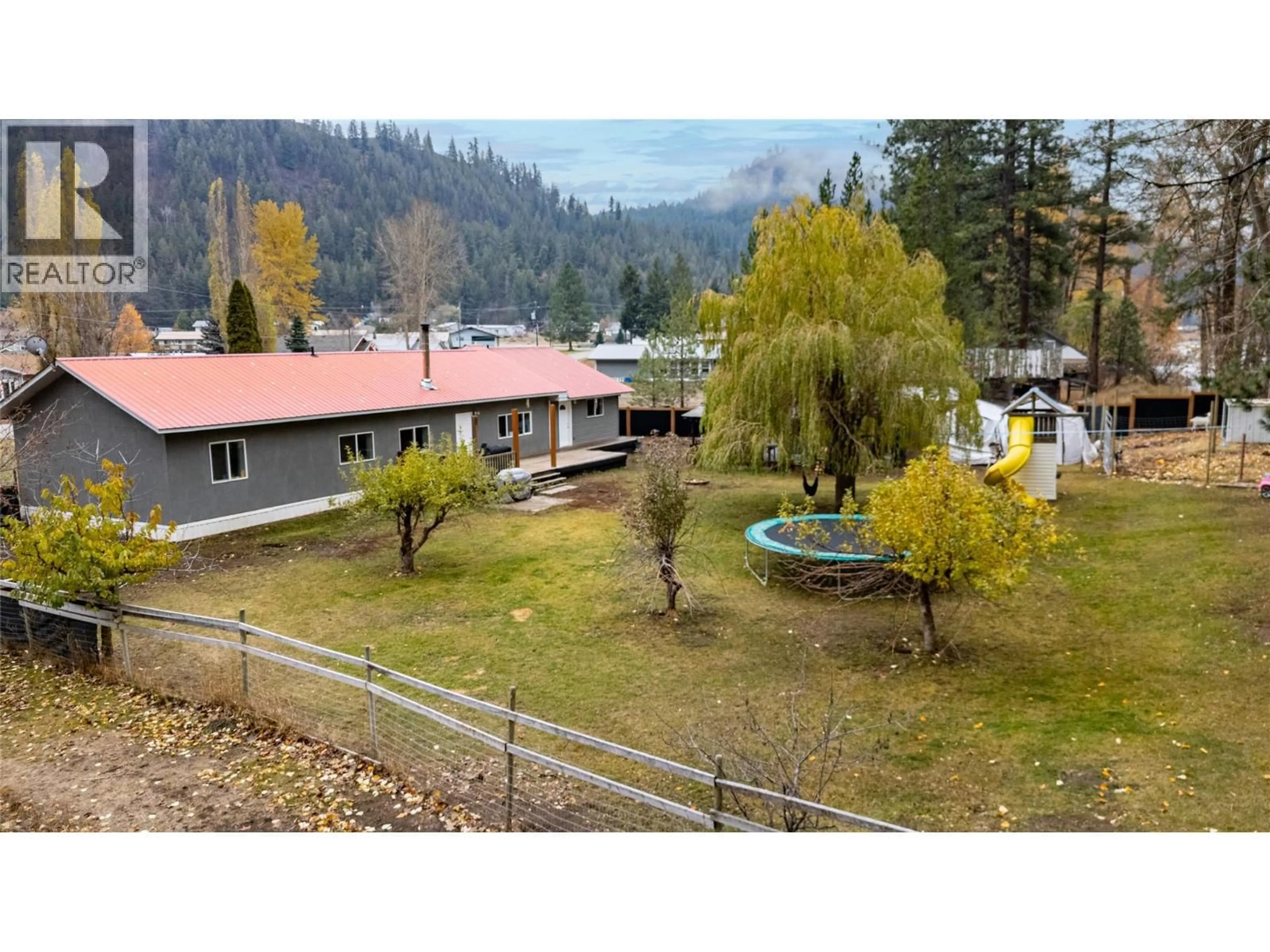 A pic from outside/outdoor area/front of a property/back of a property/a pic from drone, water/lake/river/ocean view for 538 TAYLOR WAY, Princeton British Columbia V0X1W0