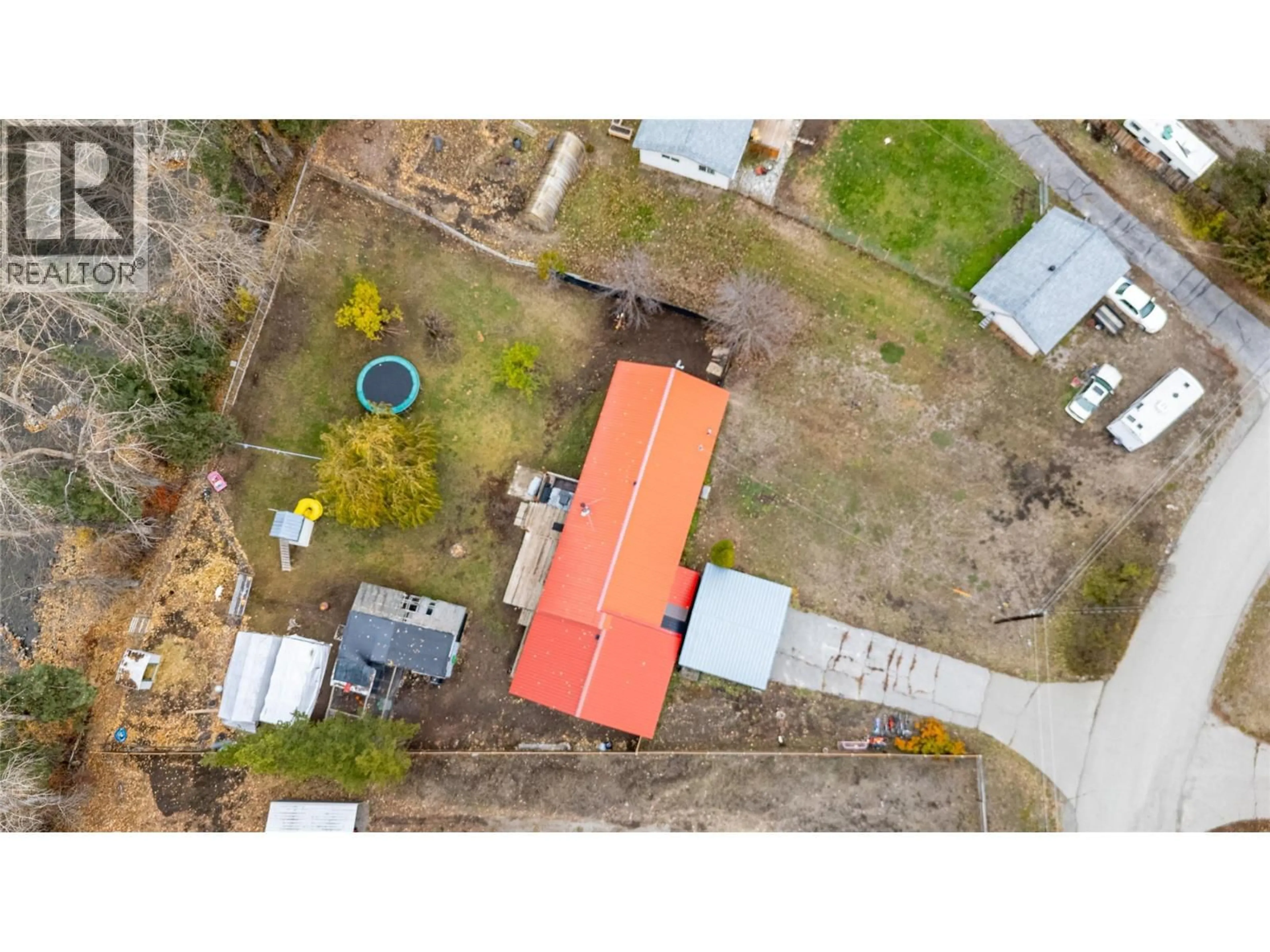 A pic from outside/outdoor area/front of a property/back of a property/a pic from drone, building for 538 TAYLOR WAY, Princeton British Columbia V0X1W0