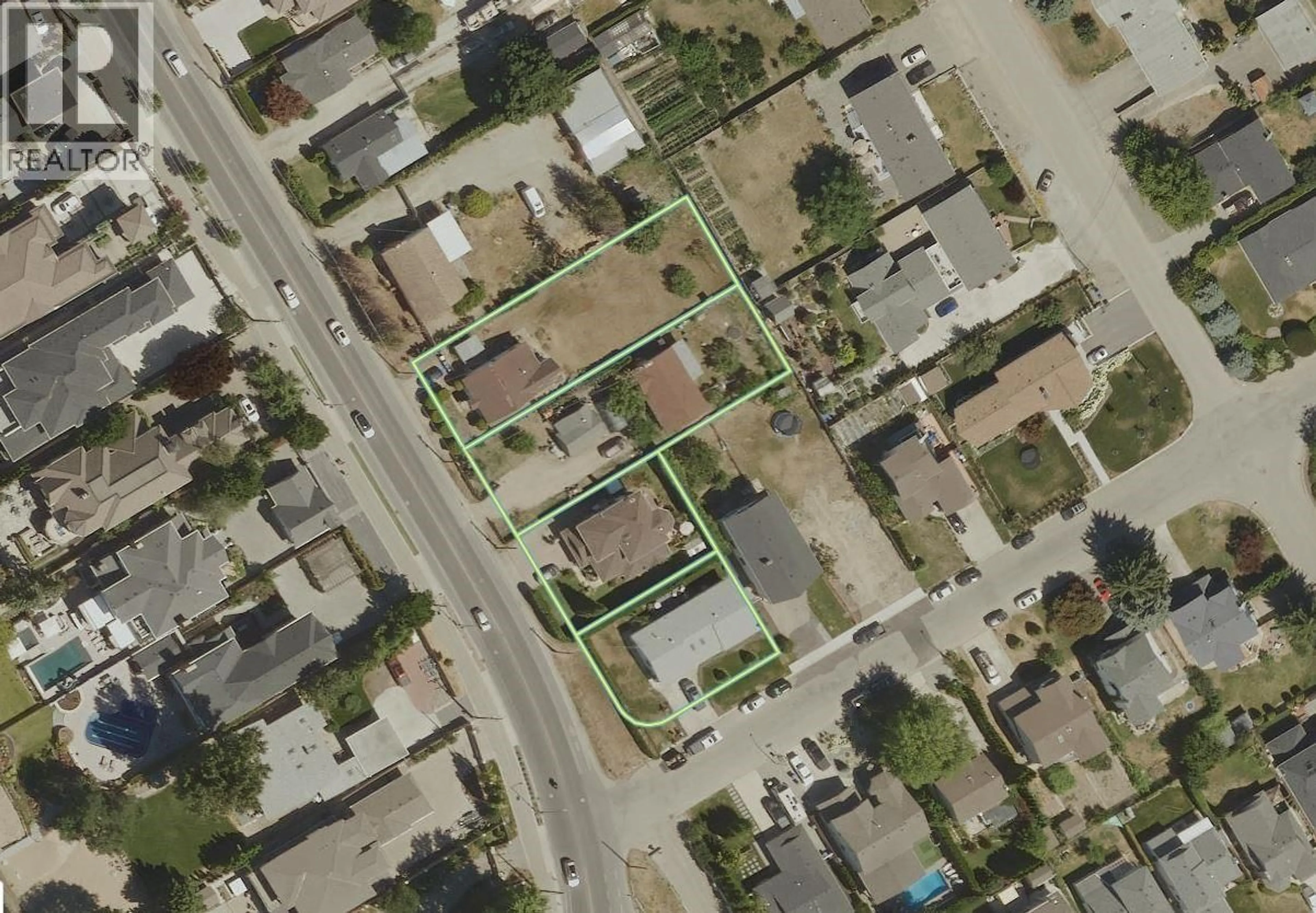 A pic from outside/outdoor area/front of a property/back of a property/a pic from drone, street for 3595 LAKESHORE ROAD, Kelowna British Columbia V1W3K1