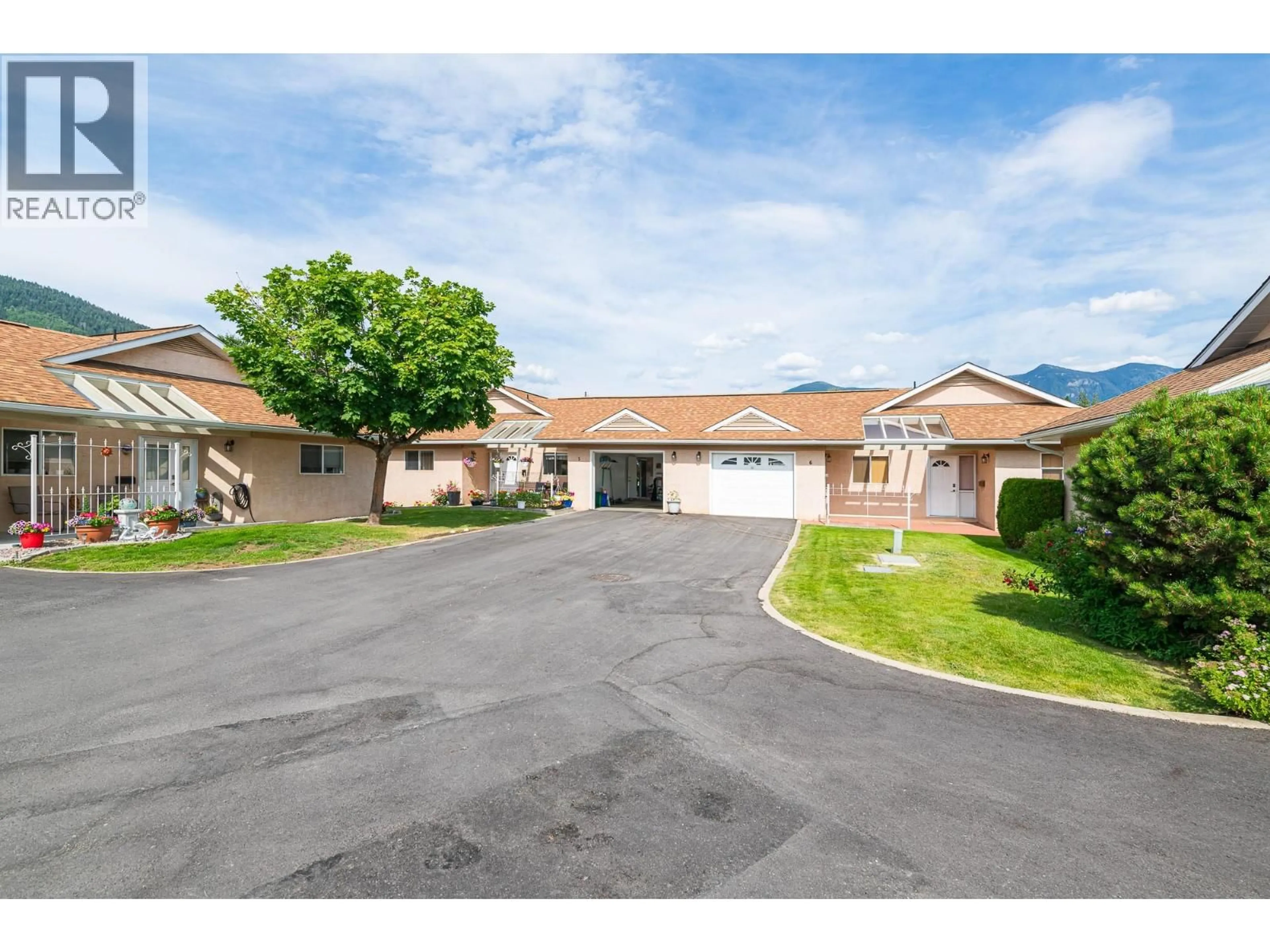 A pic from outside/outdoor area/front of a property/back of a property/a pic from drone, mountain view for 5 - 518 18TH AVENUE SOUTH, Creston British Columbia V0B1G0