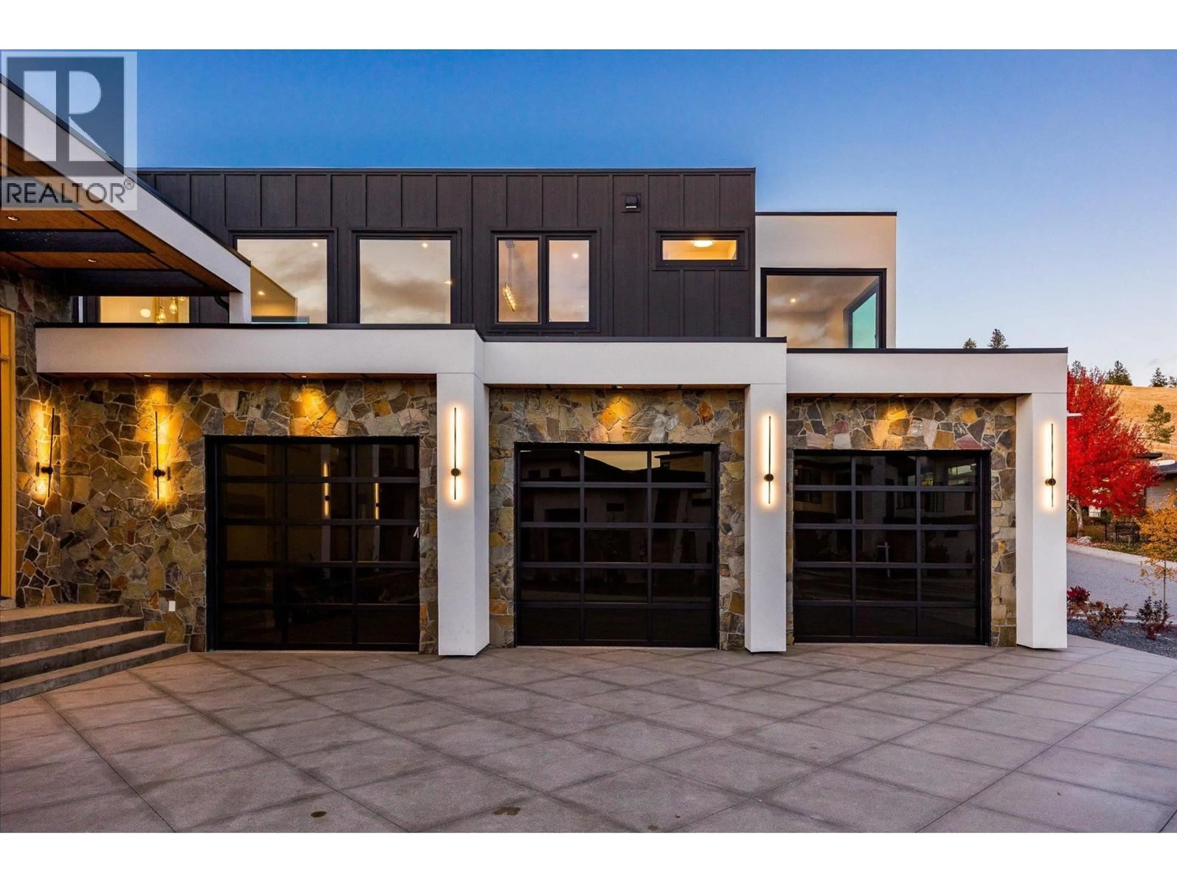 Indoor garage for 1360 MINE HILL DRIVE, Kelowna British Columbia V1P1S5