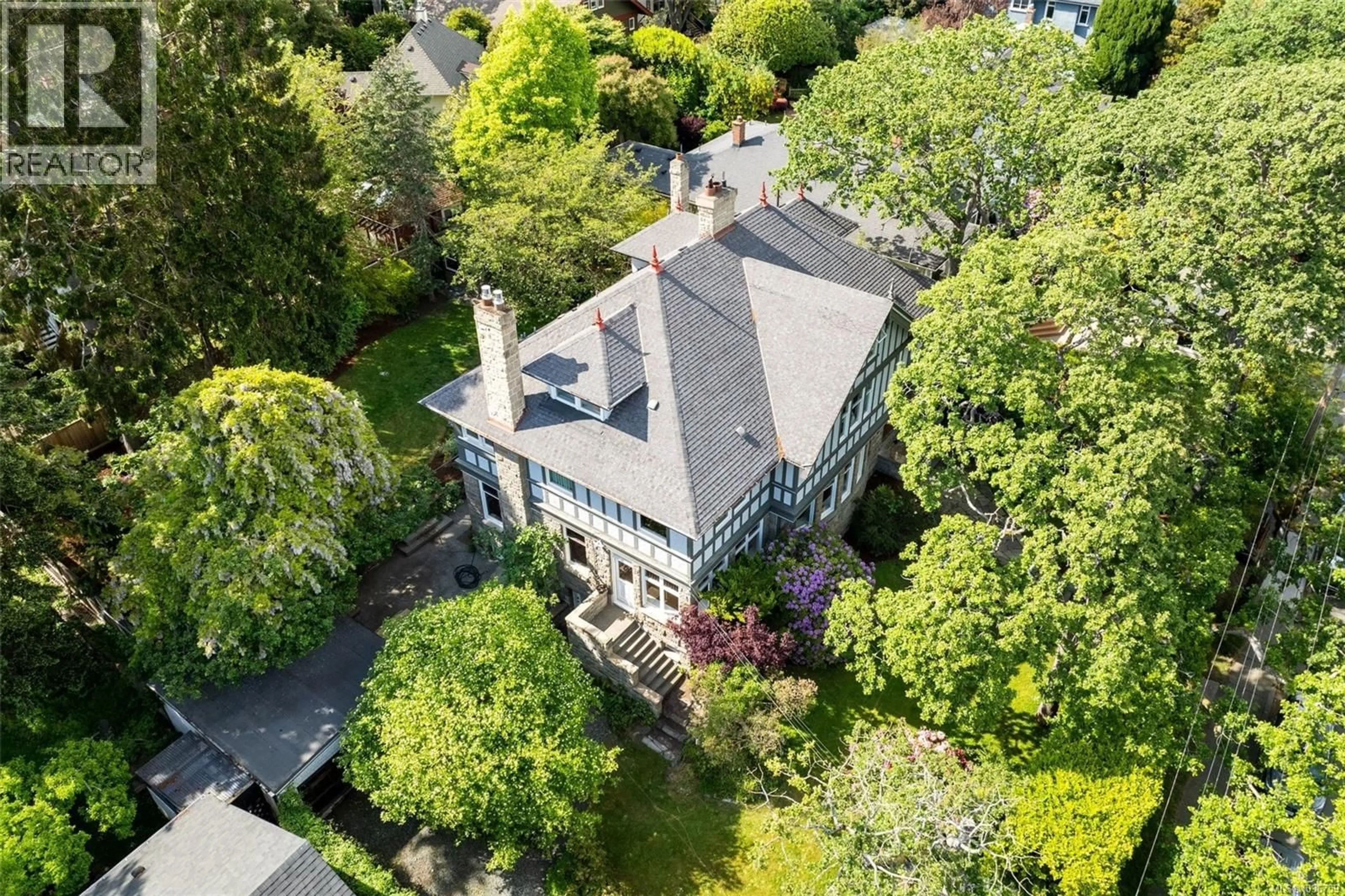A pic from outside/outdoor area/front of a property/back of a property/a pic from drone, street for 1566 HAMPSHIRE ROAD, Oak Bay British Columbia V8R5T5