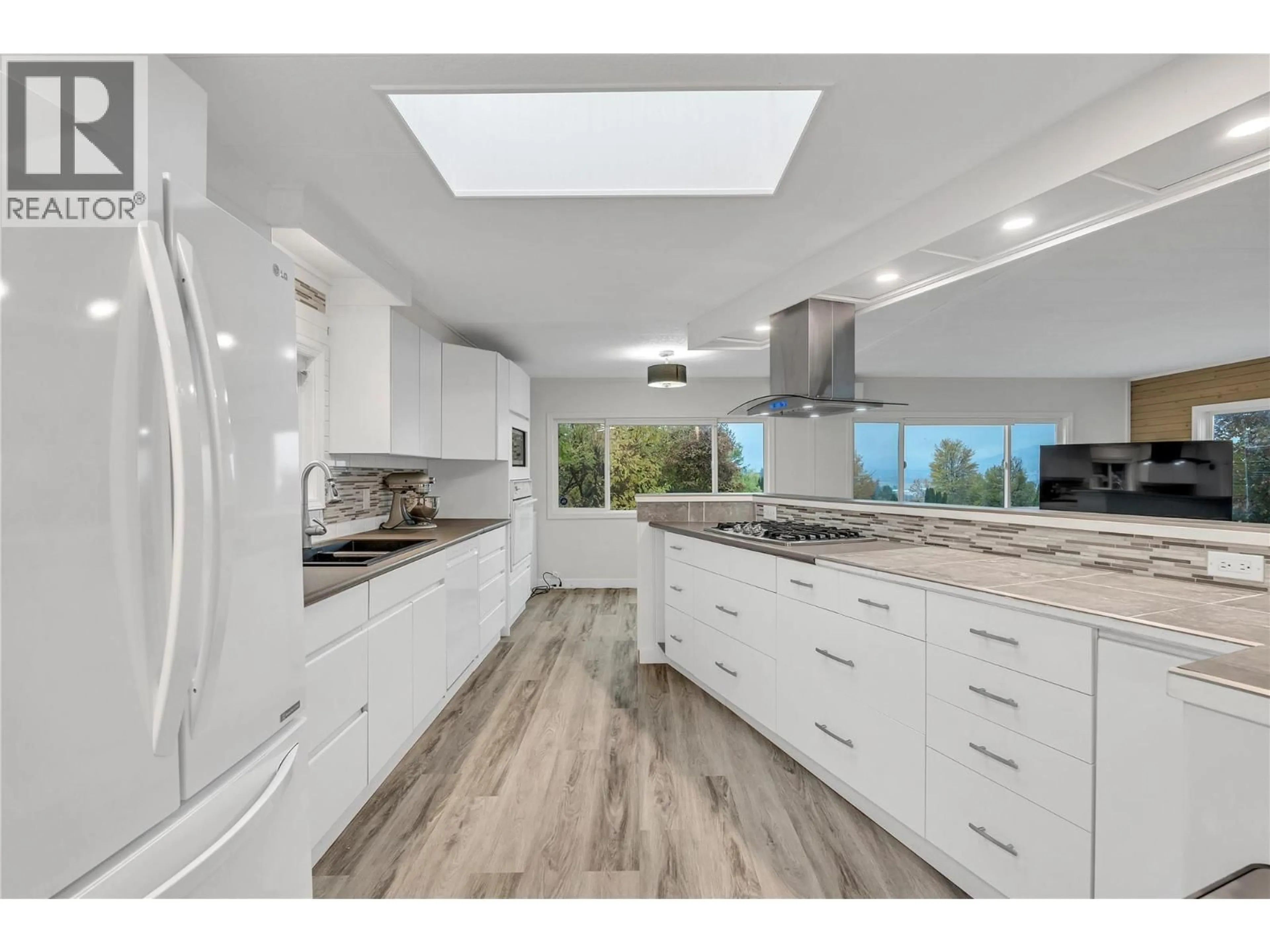 Contemporary kitchen, unknown for 24 - 201 HIGHWAY 97 HIGHWAY, Penticton British Columbia V2A0E4