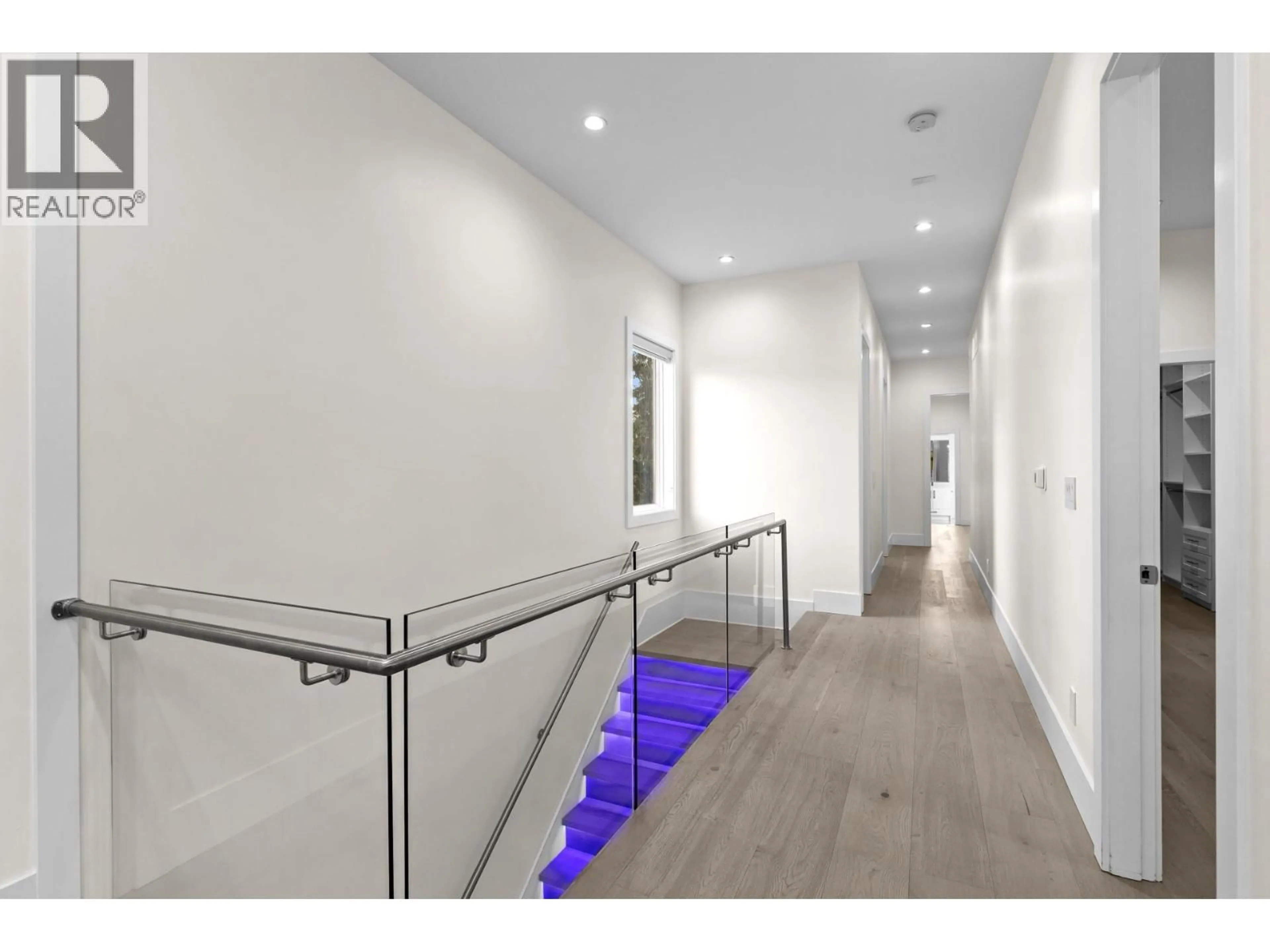 Indoor foyer for 4630 RAYMER ROAD, Kelowna British Columbia V1W1J3