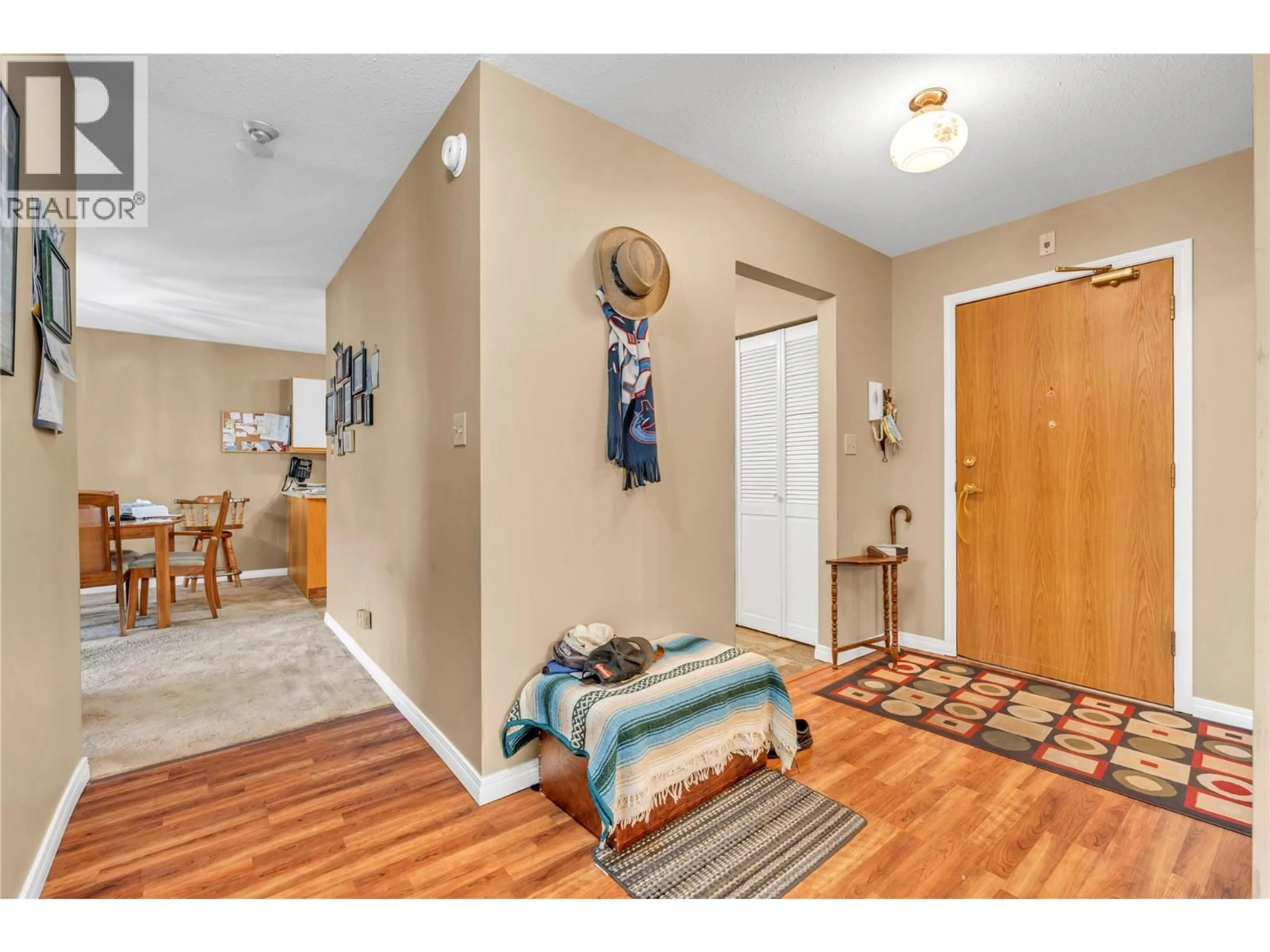 Indoor entryway for 201-262 KINNEY AVENUE, Penticton British Columbia V2A6R6