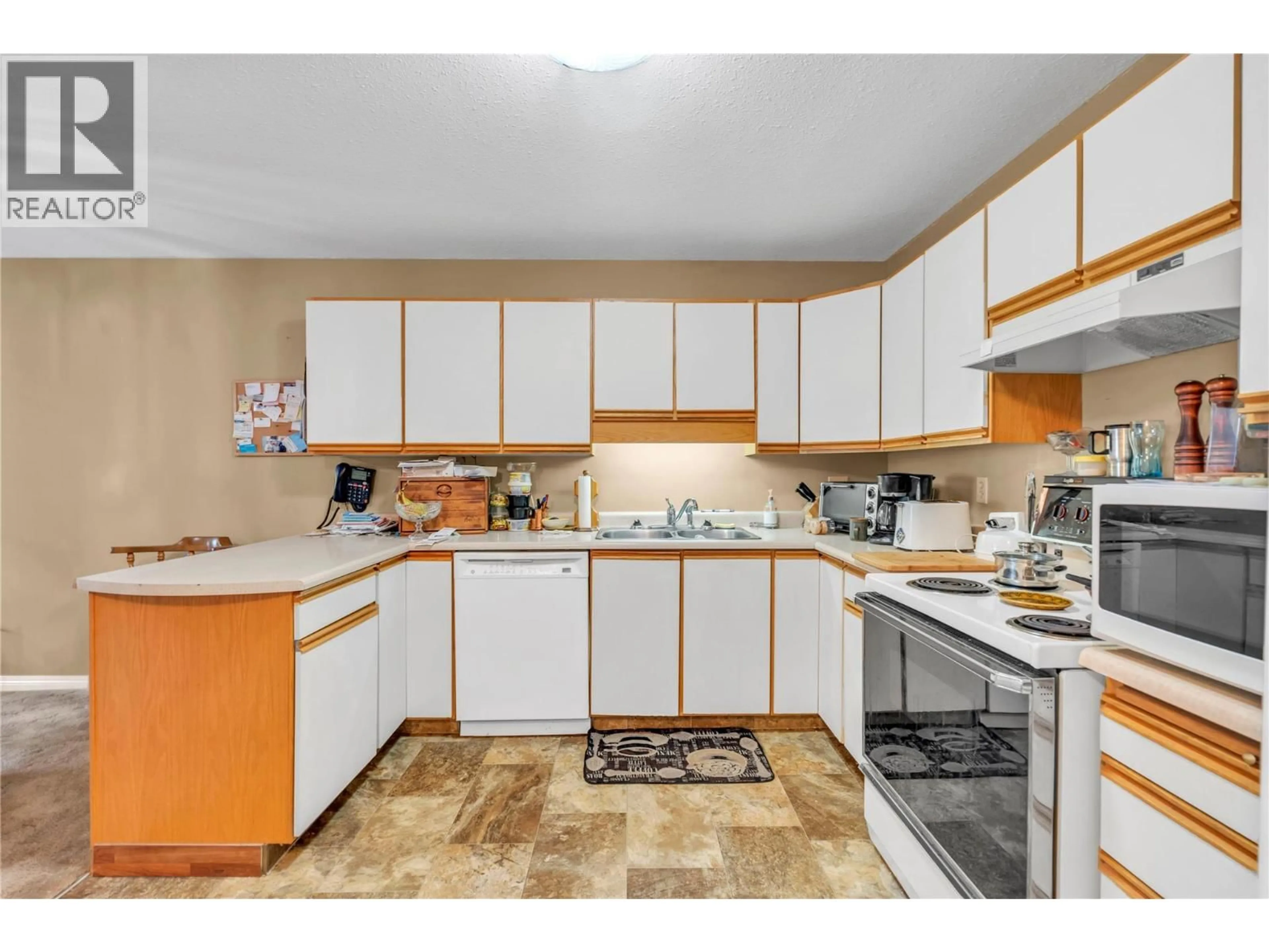 Standard kitchen, unknown for 201-262 KINNEY AVENUE, Penticton British Columbia V2A6R6