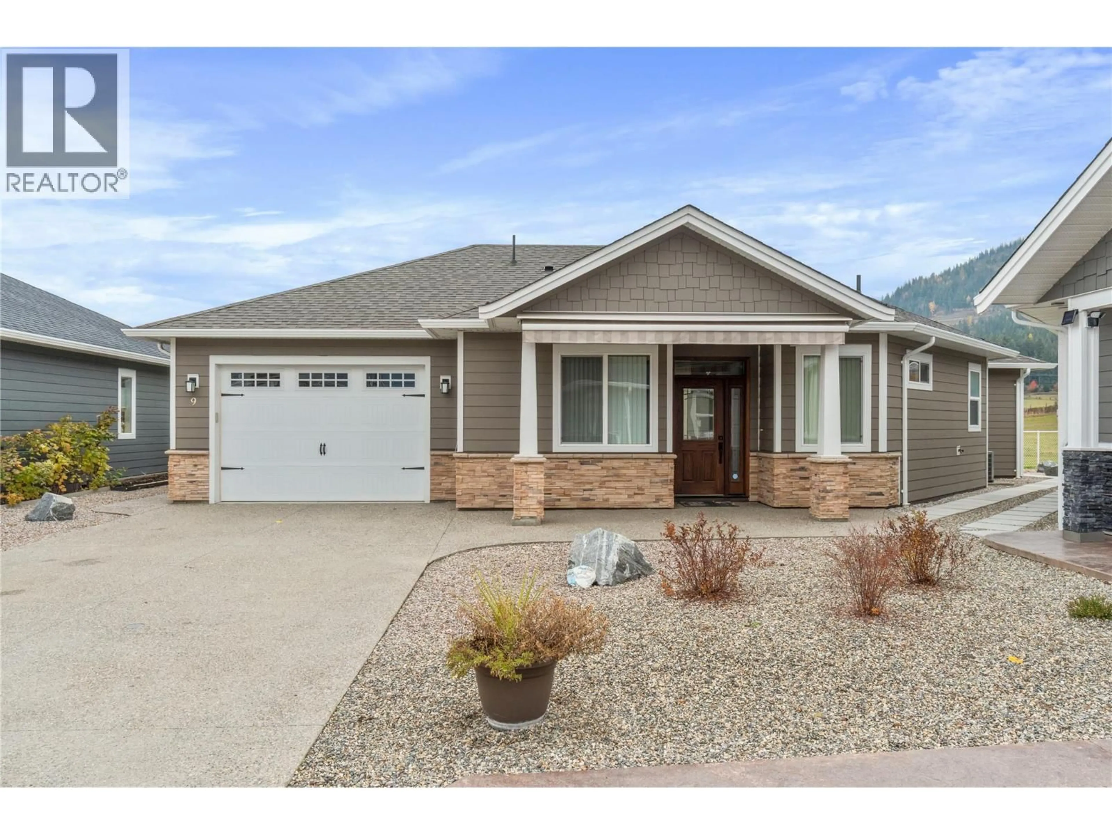 Home with vinyl exterior material, street for 9 - 1330 10 STREET SOUTHWEST, Salmon Arm British Columbia V1E0E4