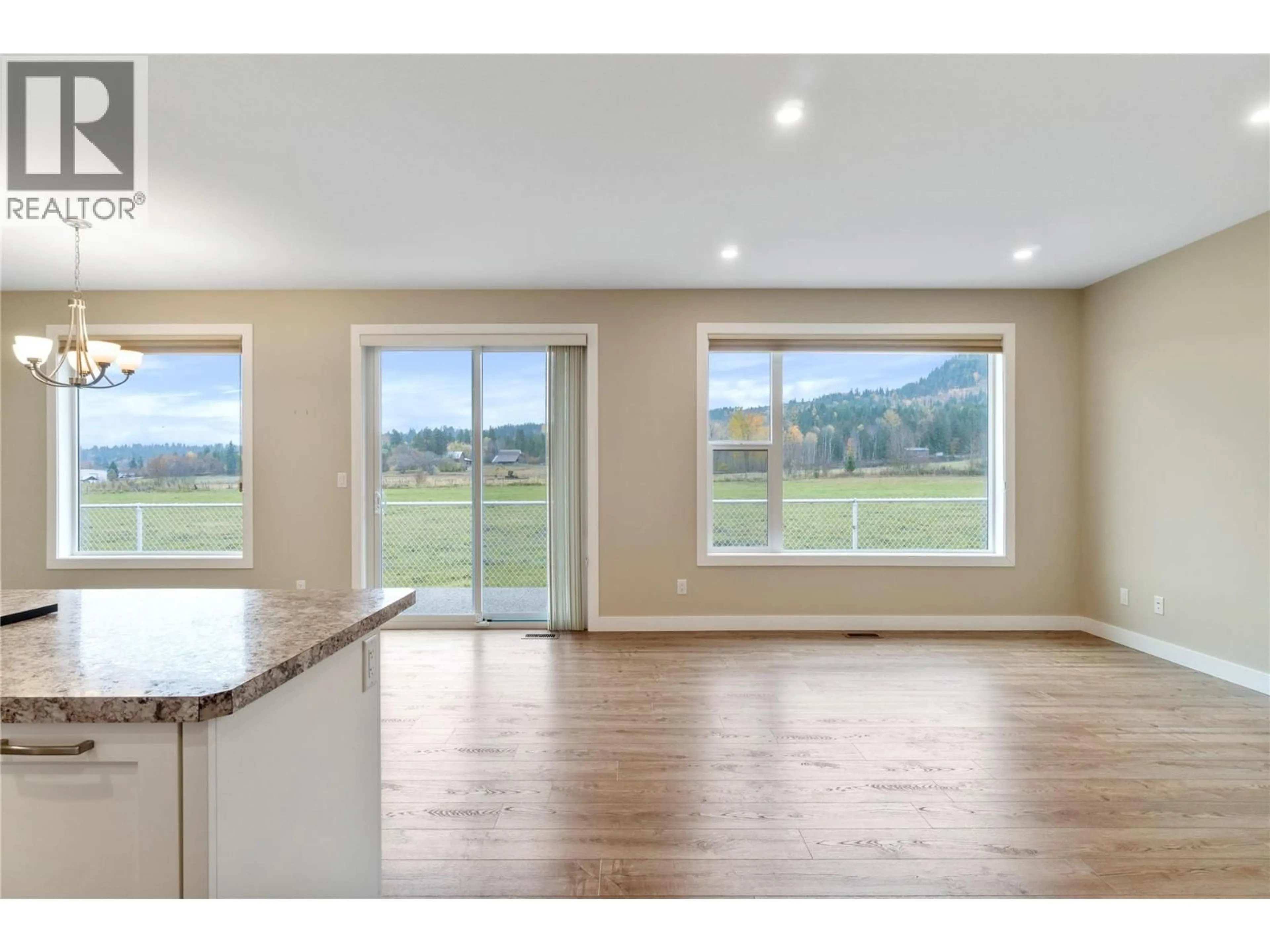 Open concept kitchen, unknown for 9 - 1330 10 STREET SOUTHWEST, Salmon Arm British Columbia V1E0E4