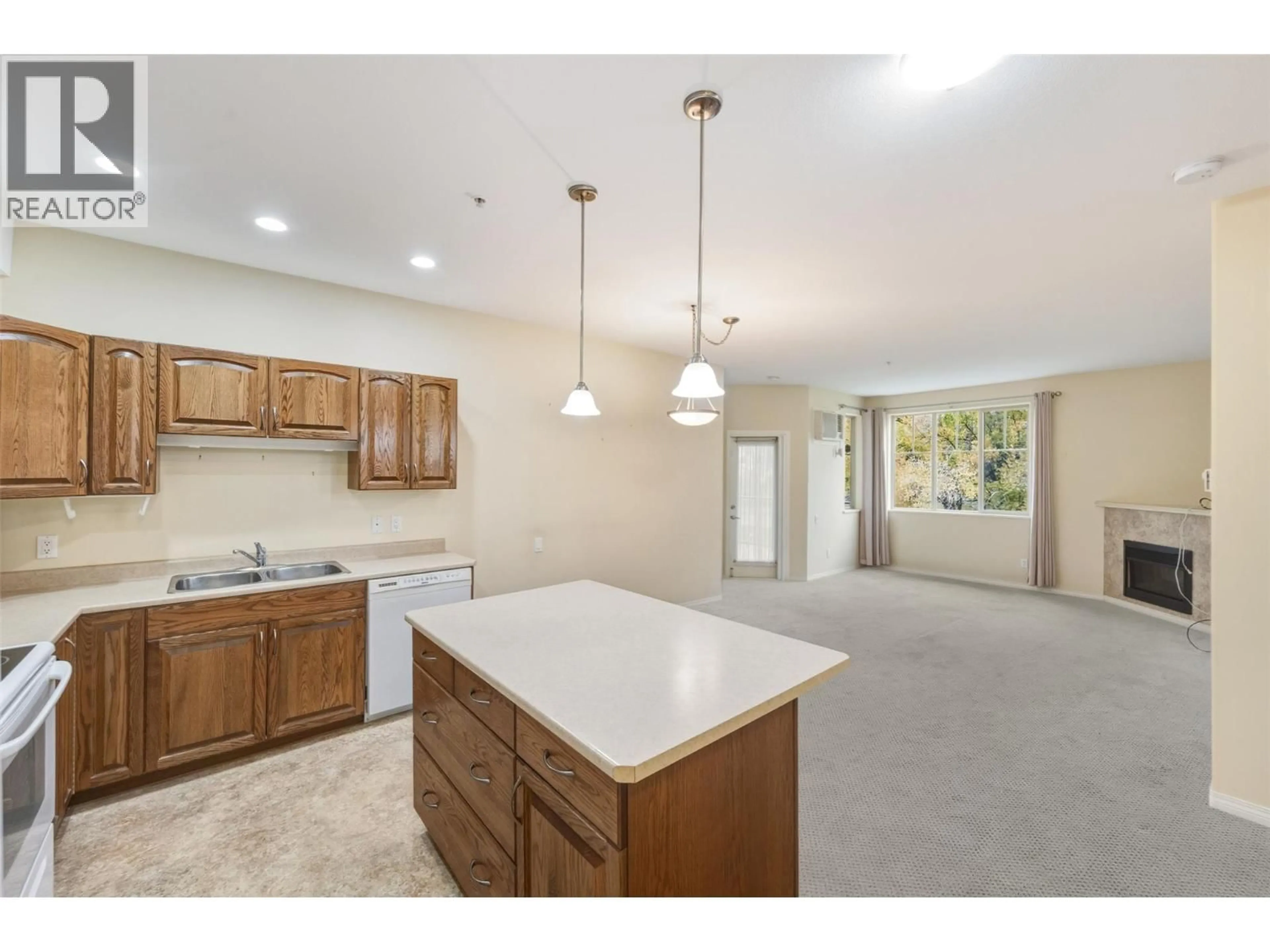 Open concept kitchen, unknown for 105A - 921 SPILLWAY ROAD, Oliver British Columbia V0H1T8