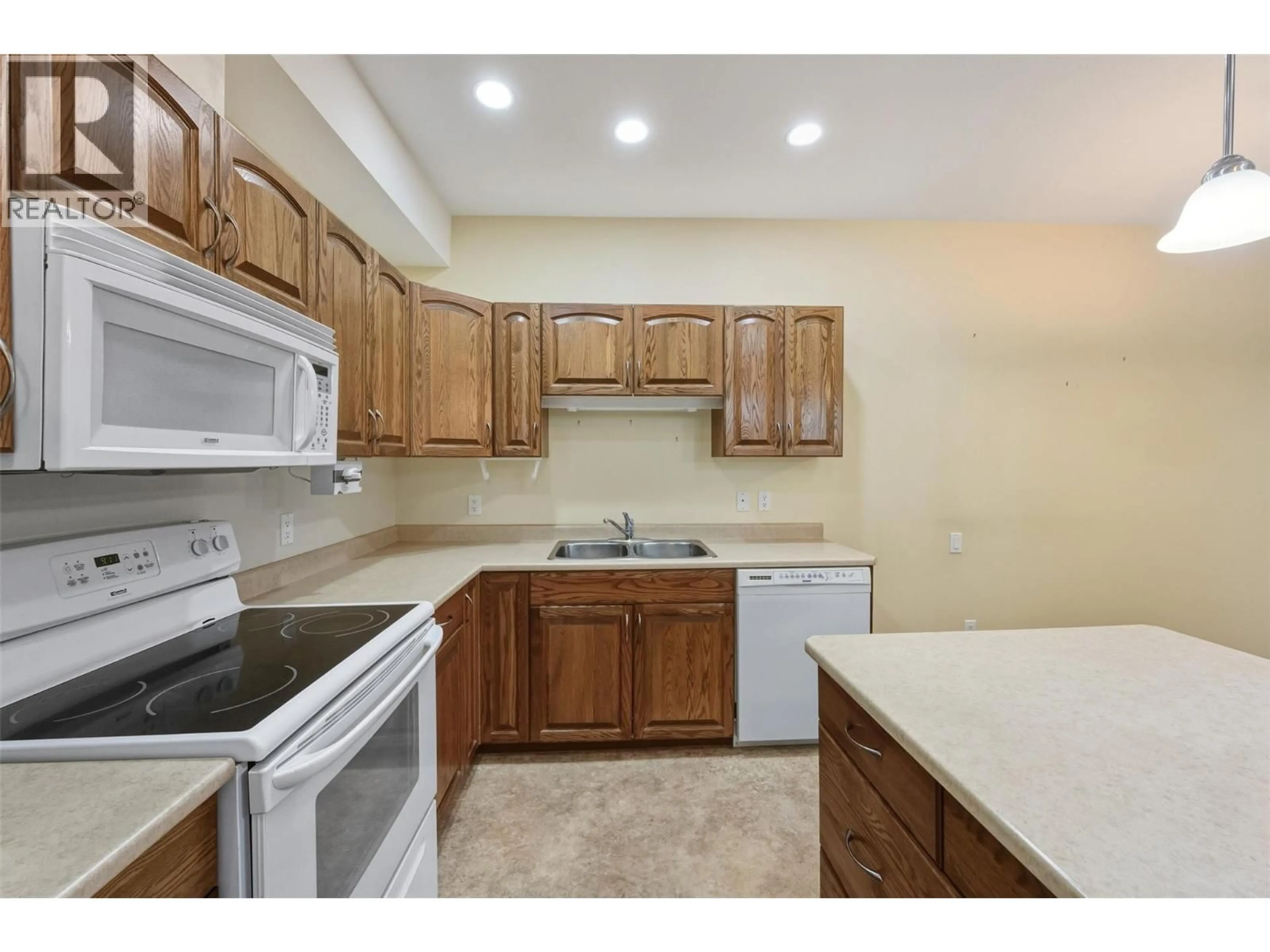 Standard kitchen, unknown for 105A - 921 SPILLWAY ROAD, Oliver British Columbia V0H1T8