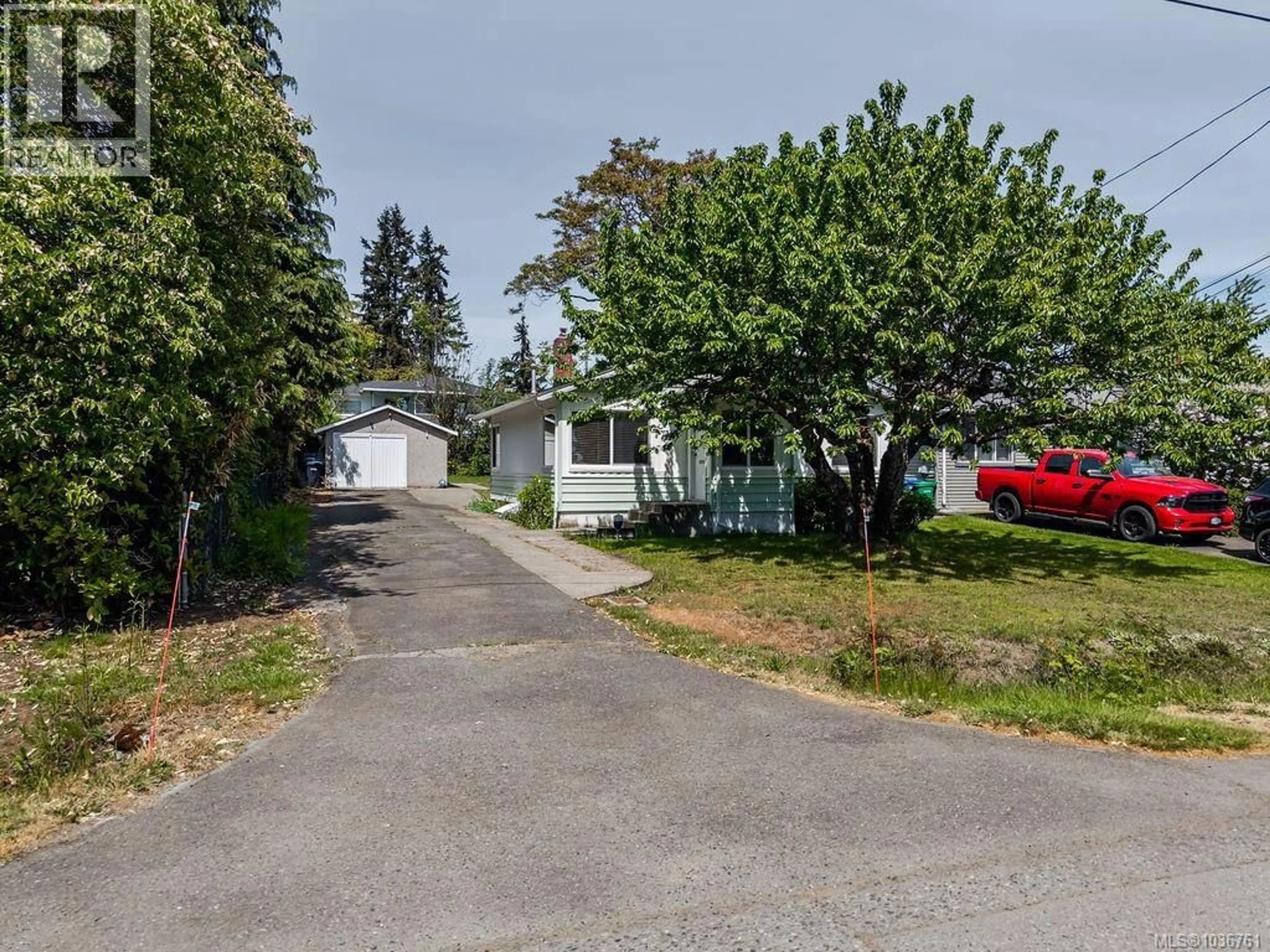 A pic from outside/outdoor area/front of a property/back of a property/a pic from drone, street for 880 EBERTS STREET, Nanaimo British Columbia V9S1P6