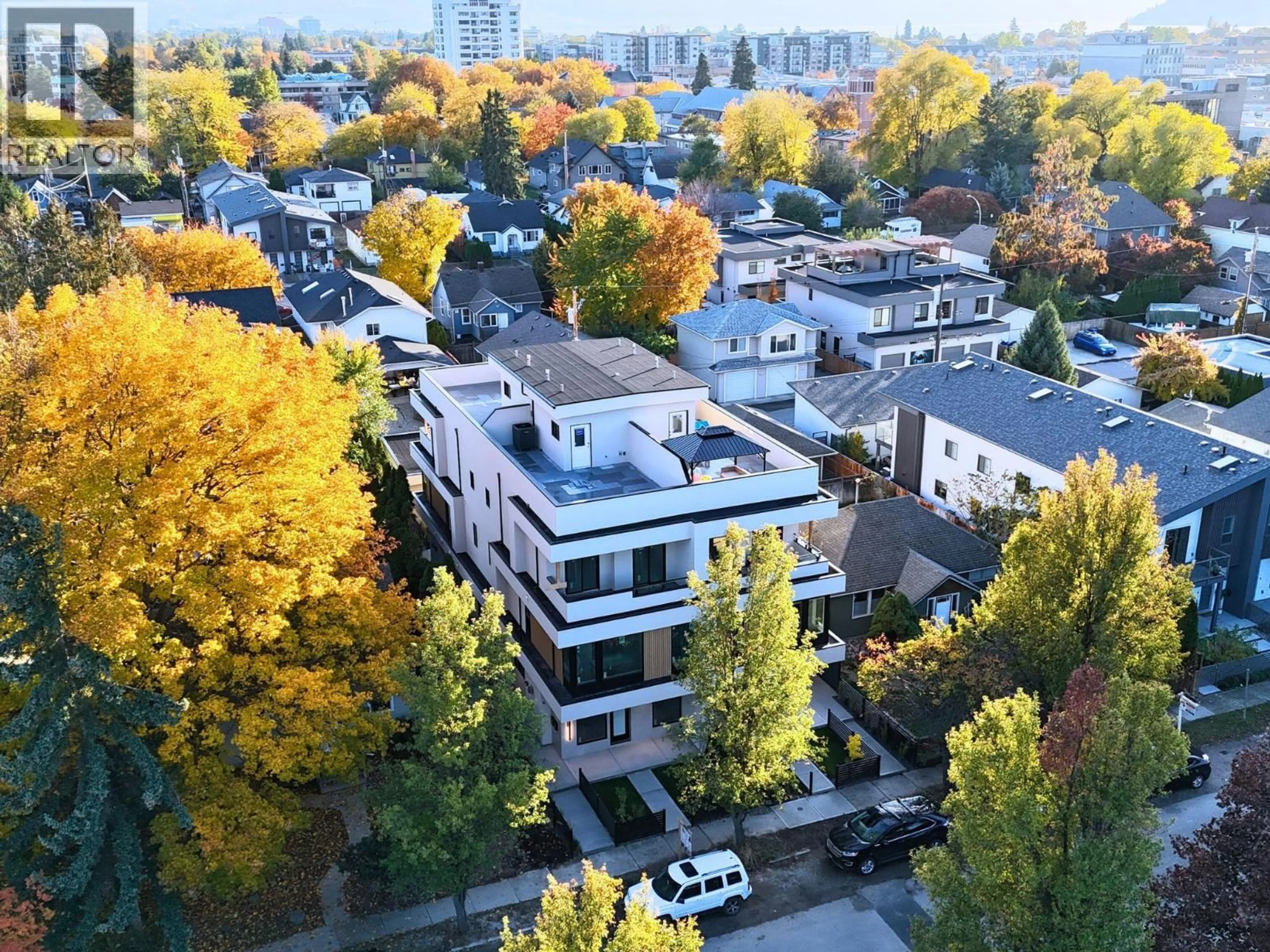 A pic from outside/outdoor area/front of a property/back of a property/a pic from drone, city buildings view from balcony for #4 - 781 MARTIN AVENUE, Kelowna British Columbia V1Y6V4