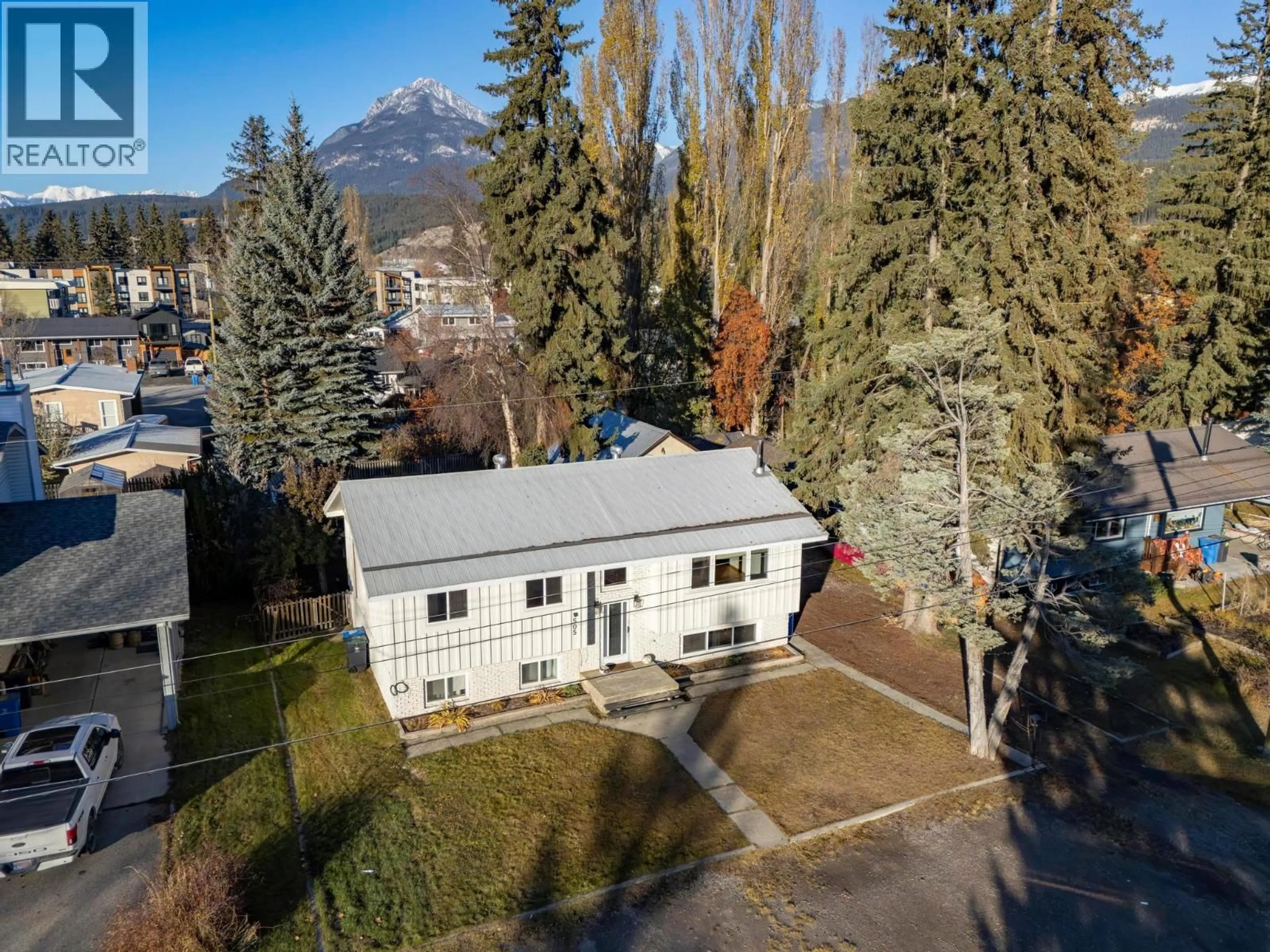 A pic from outside/outdoor area/front of a property/back of a property/a pic from drone, mountain view for 505 6TH STREET SOUTH, Golden British Columbia V0A1H0