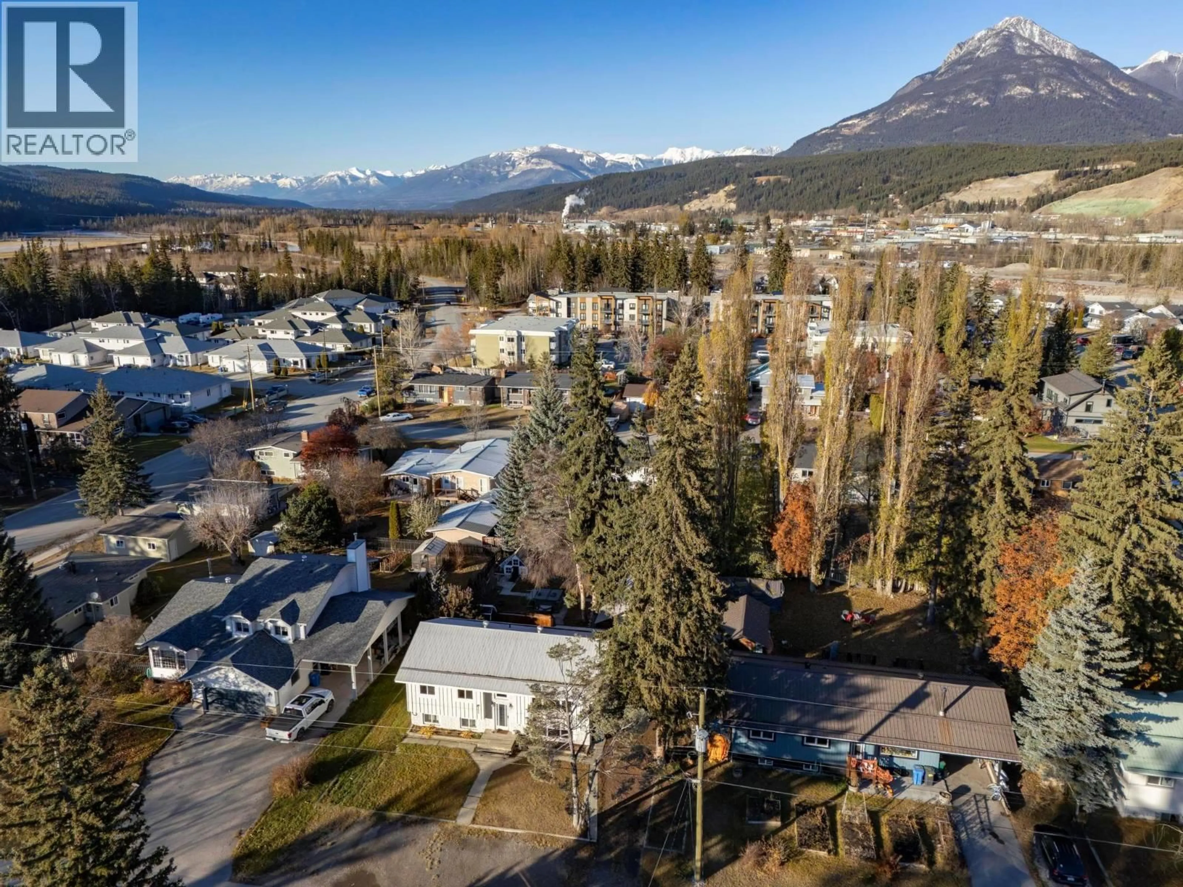 A pic from outside/outdoor area/front of a property/back of a property/a pic from drone, mountain view for 505 6TH STREET SOUTH, Golden British Columbia V0A1H0