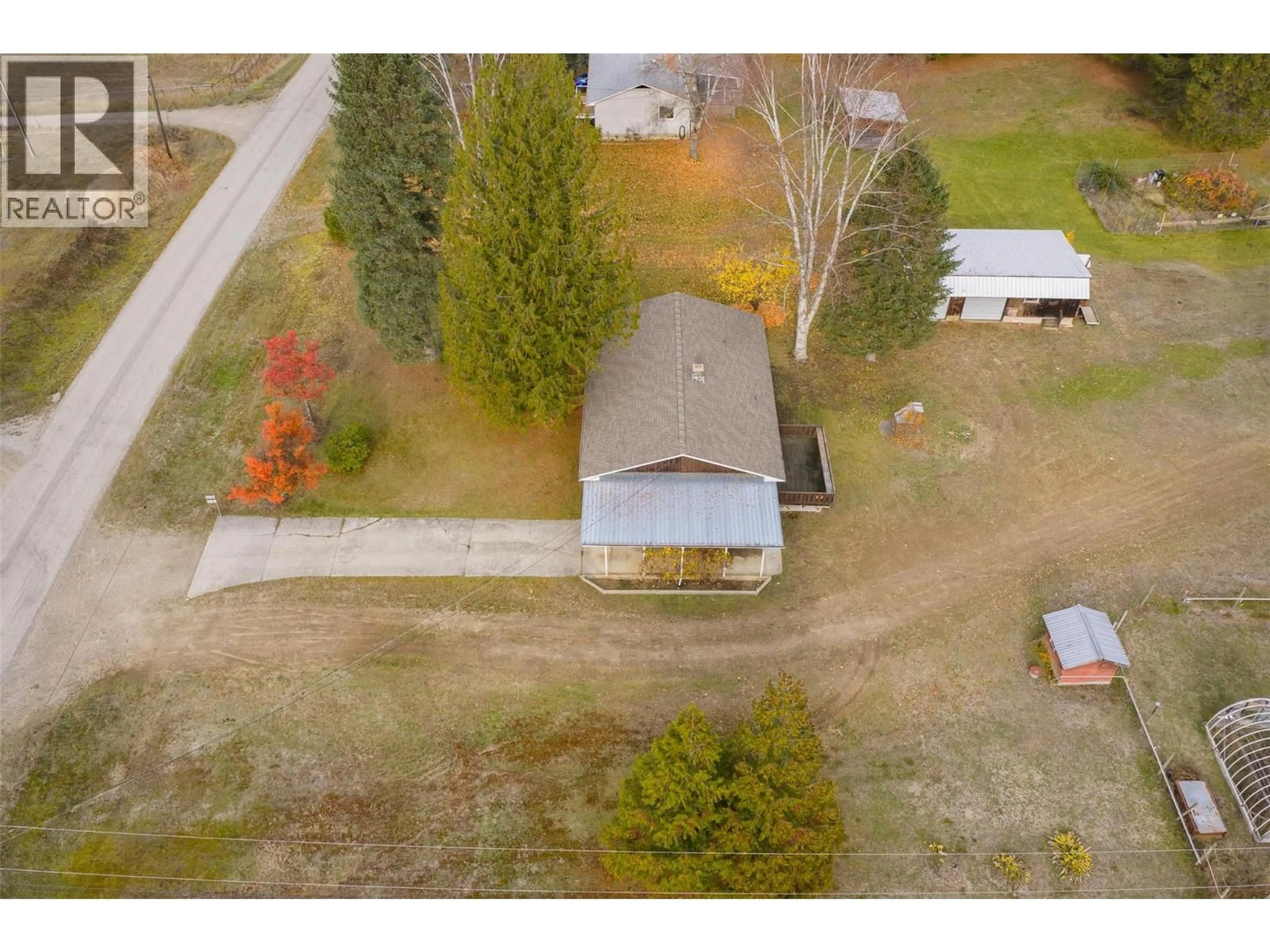 A pic from outside/outdoor area/front of a property/back of a property/a pic from drone, unknown for 2538 ALEXIS ROAD, Castlegar British Columbia V1N4P6