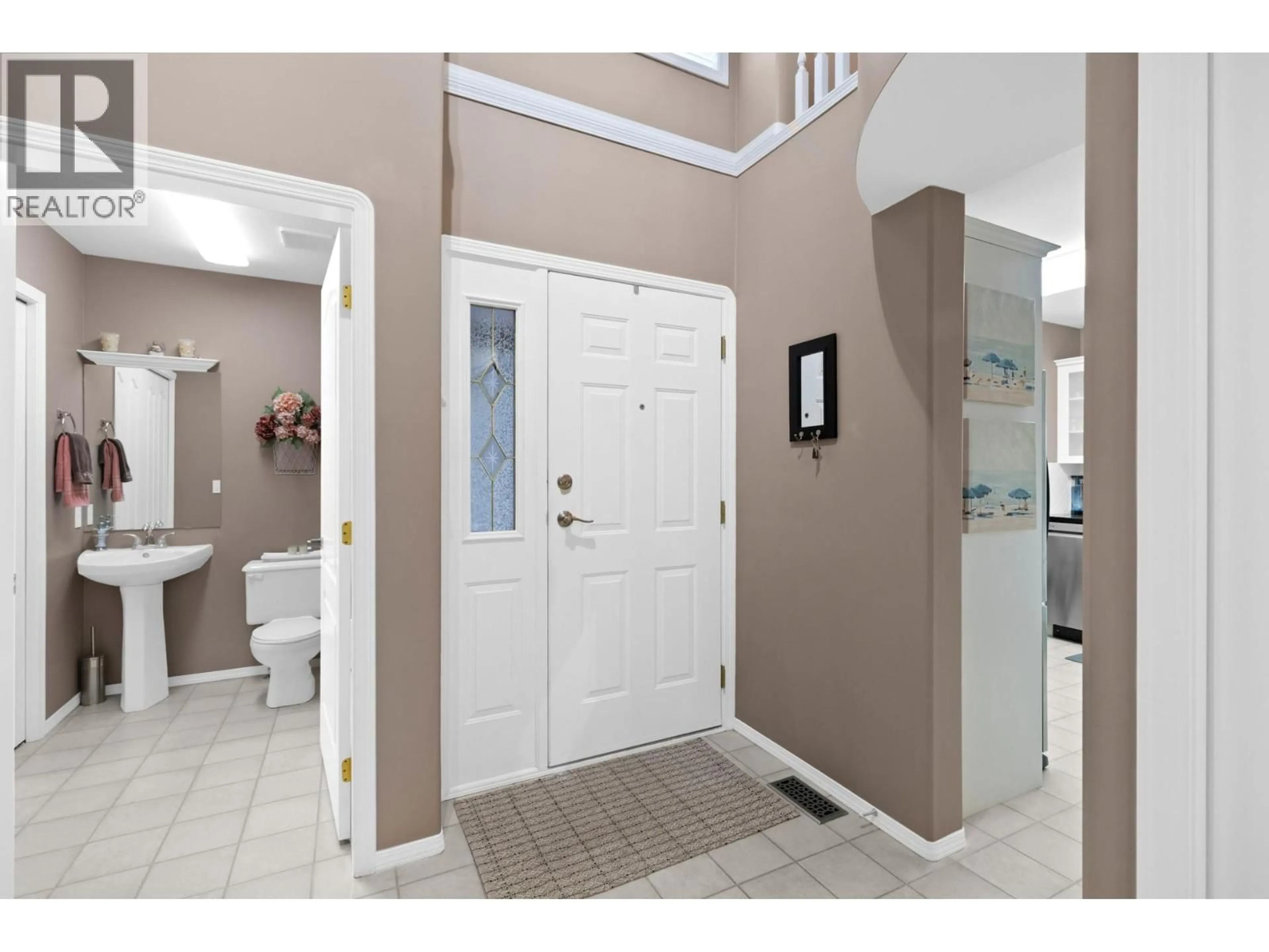 Indoor entryway for 33 - 535 GLENMEADOWS ROAD, Kelowna British Columbia V1V1X7