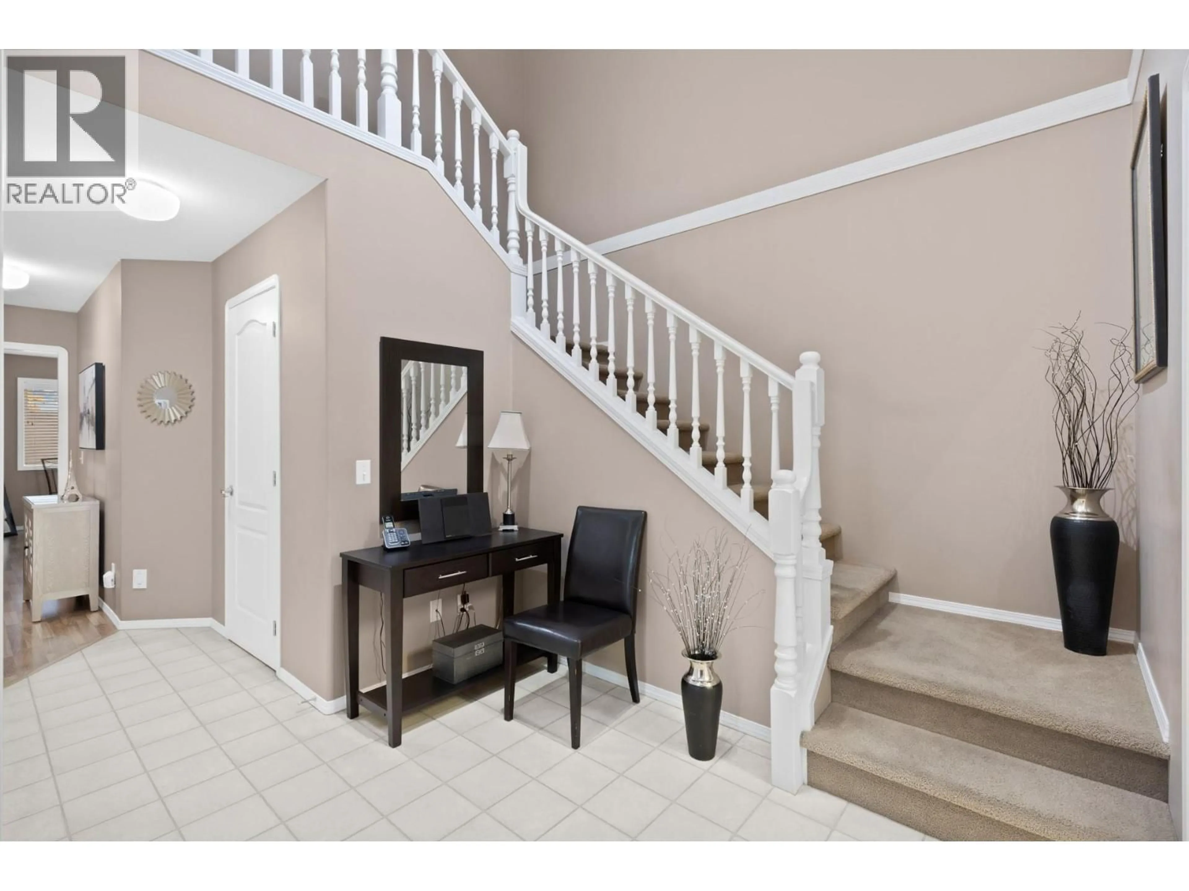 Indoor entryway for 33 - 535 GLENMEADOWS ROAD, Kelowna British Columbia V1V1X7