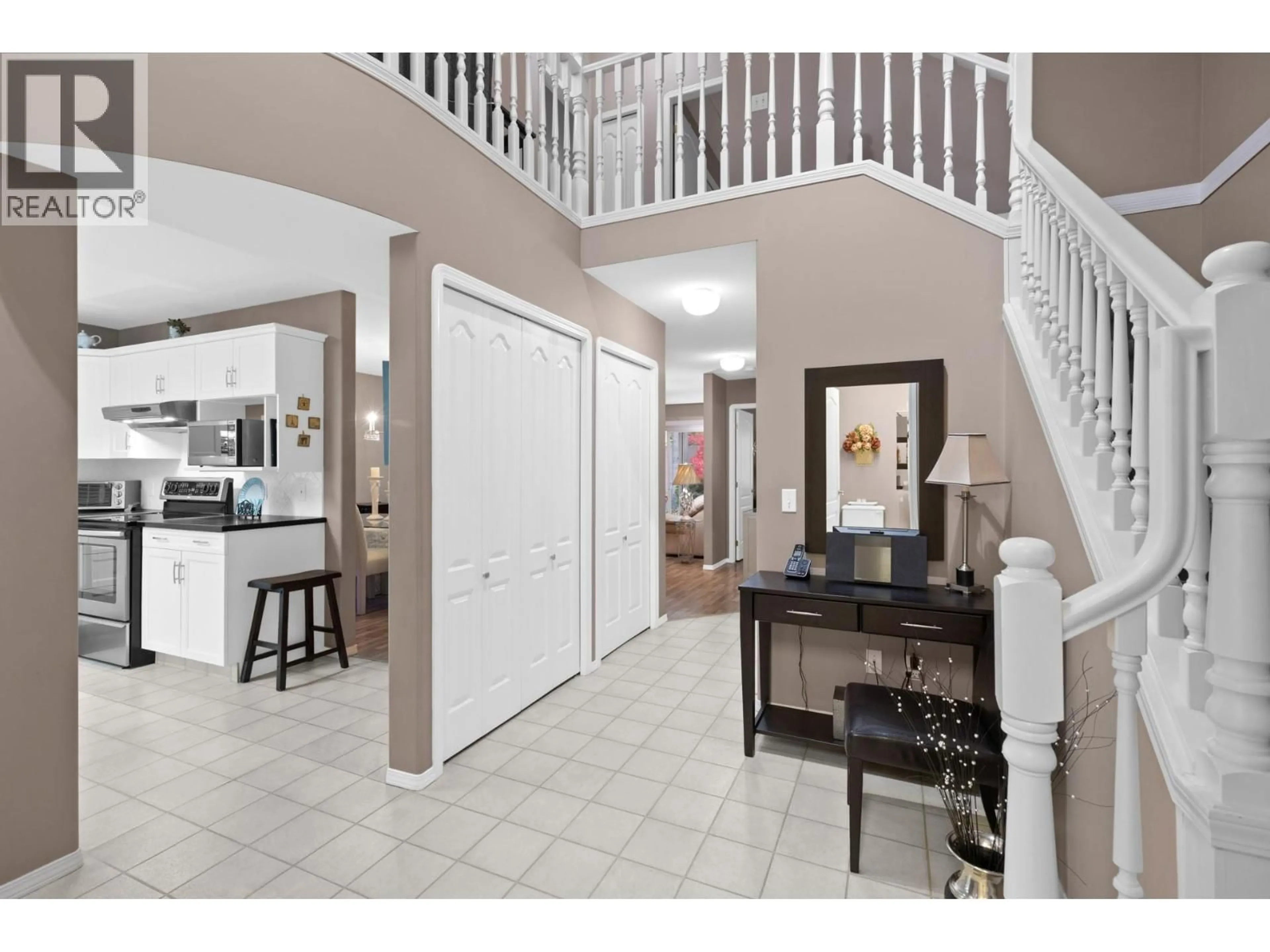 Indoor entryway for 33 - 535 GLENMEADOWS ROAD, Kelowna British Columbia V1V1X7