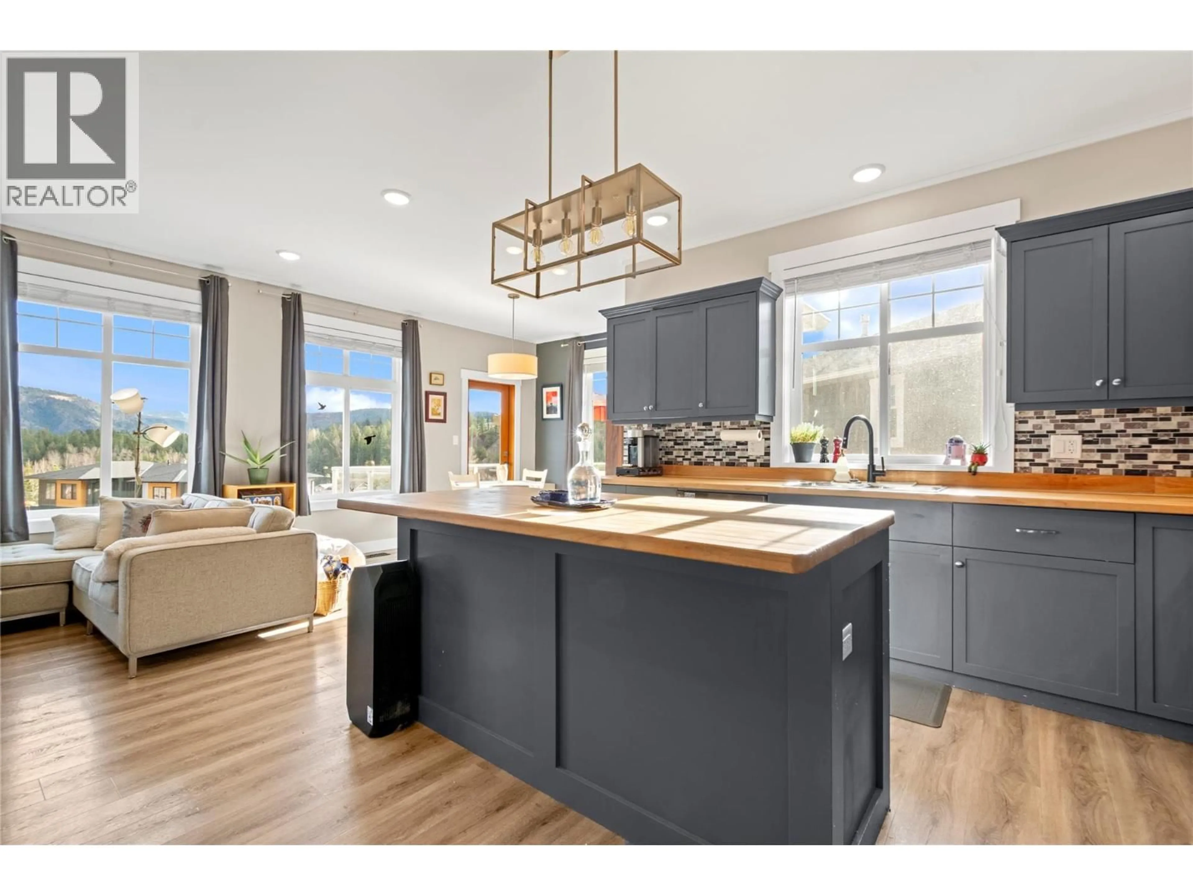 Open concept kitchen, unknown for 109 COPPERHEAD ROAD, Princeton British Columbia V0X1W0