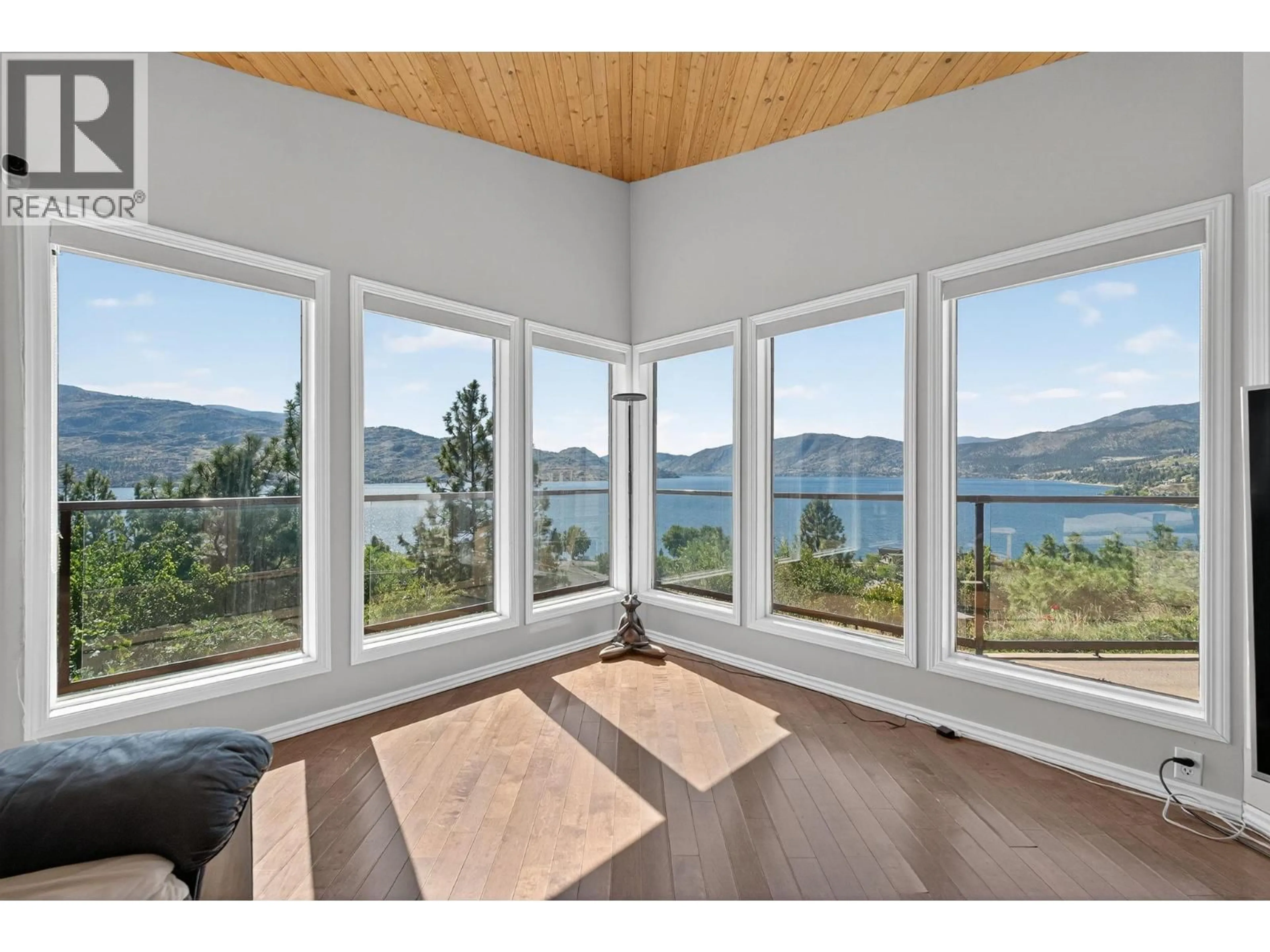 Indoor entryway for 4105 3RD AVENUE, Peachland British Columbia V0H1X5