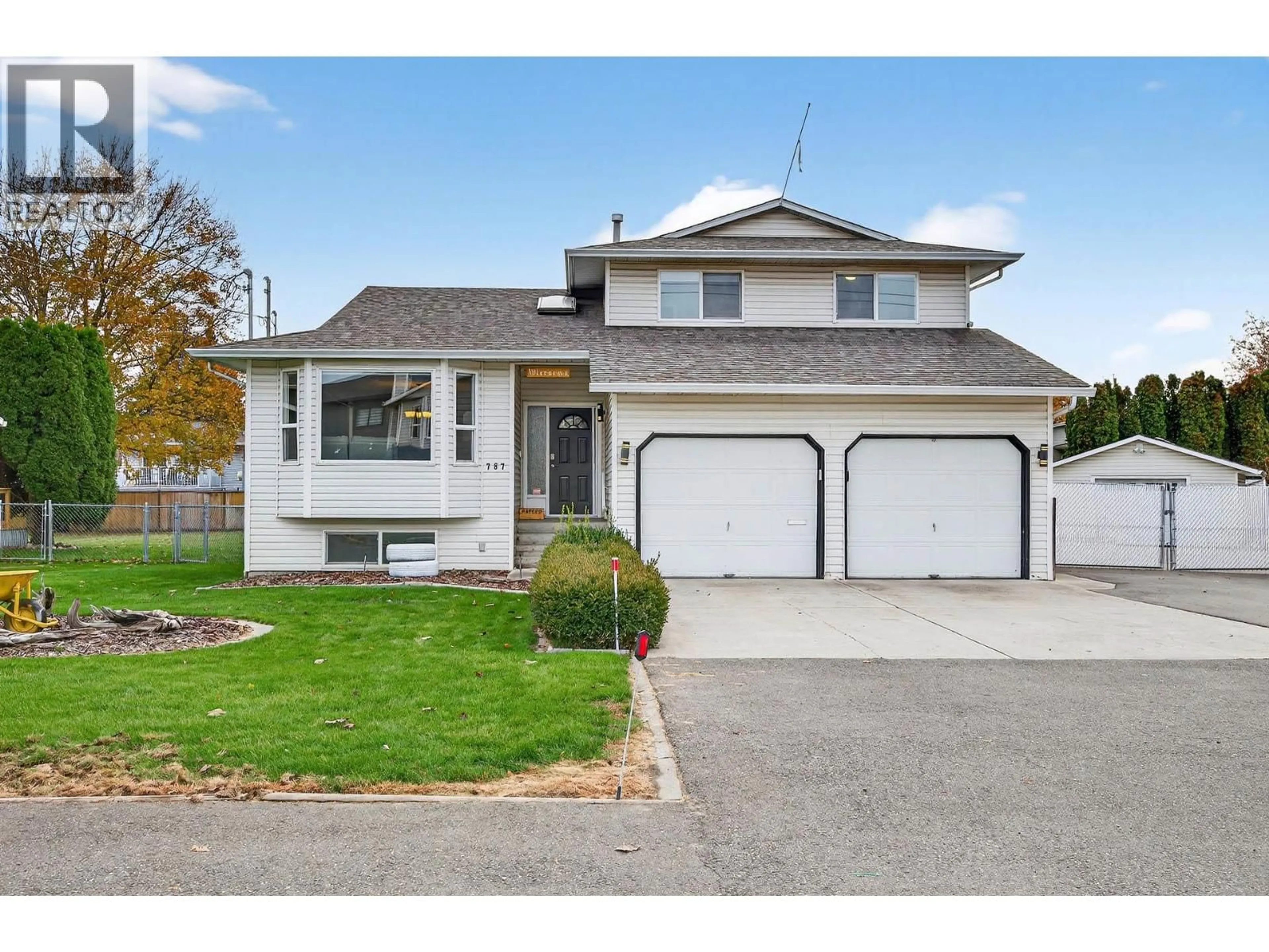 Home with vinyl exterior material, street for 787 MORVEN DRIVE, Kamloops British Columbia V2B7T7