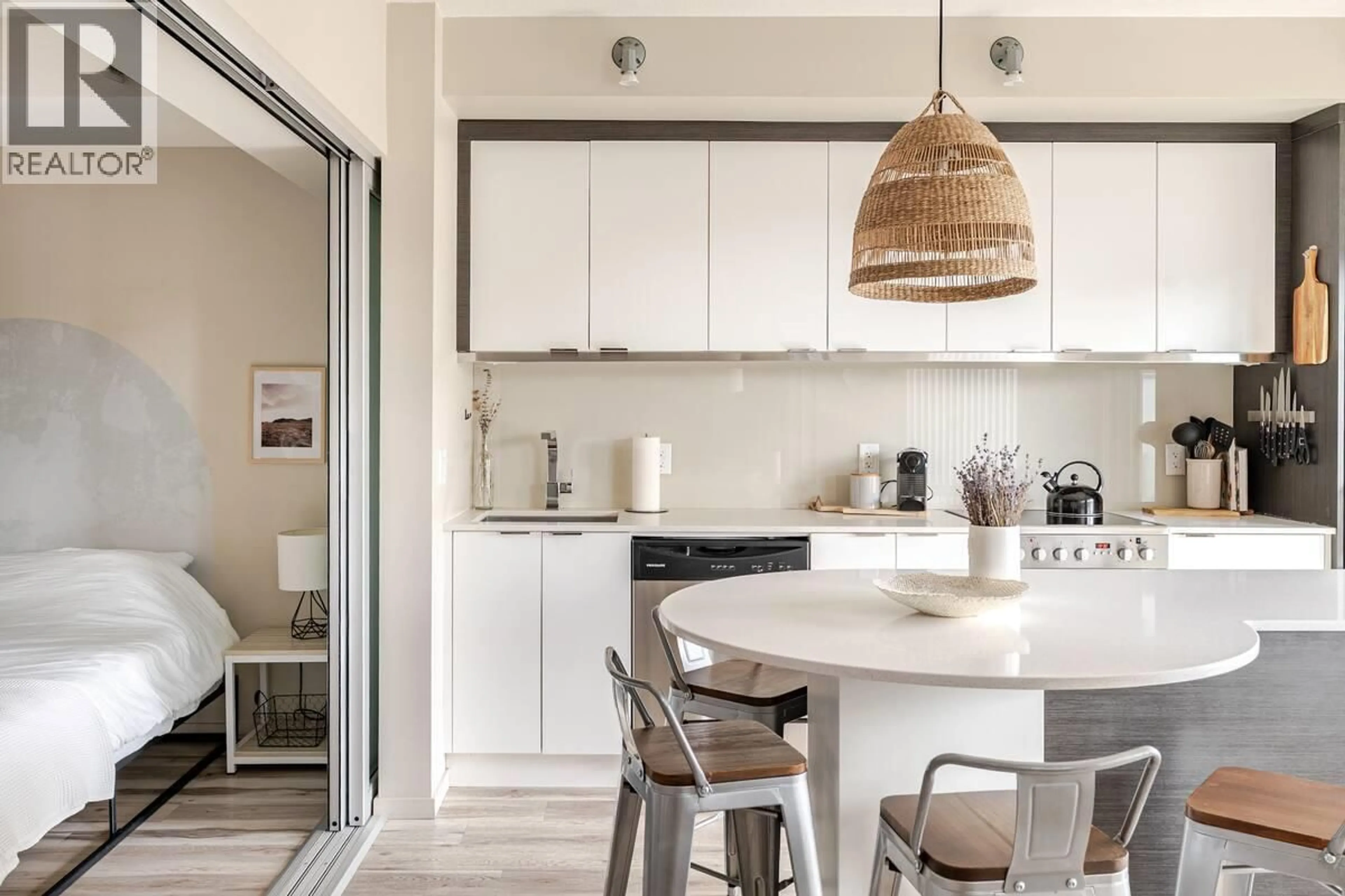 Contemporary kitchen, unknown for 512 - 1350 ST PAUL STREET, Kelowna British Columbia V1Y2E1