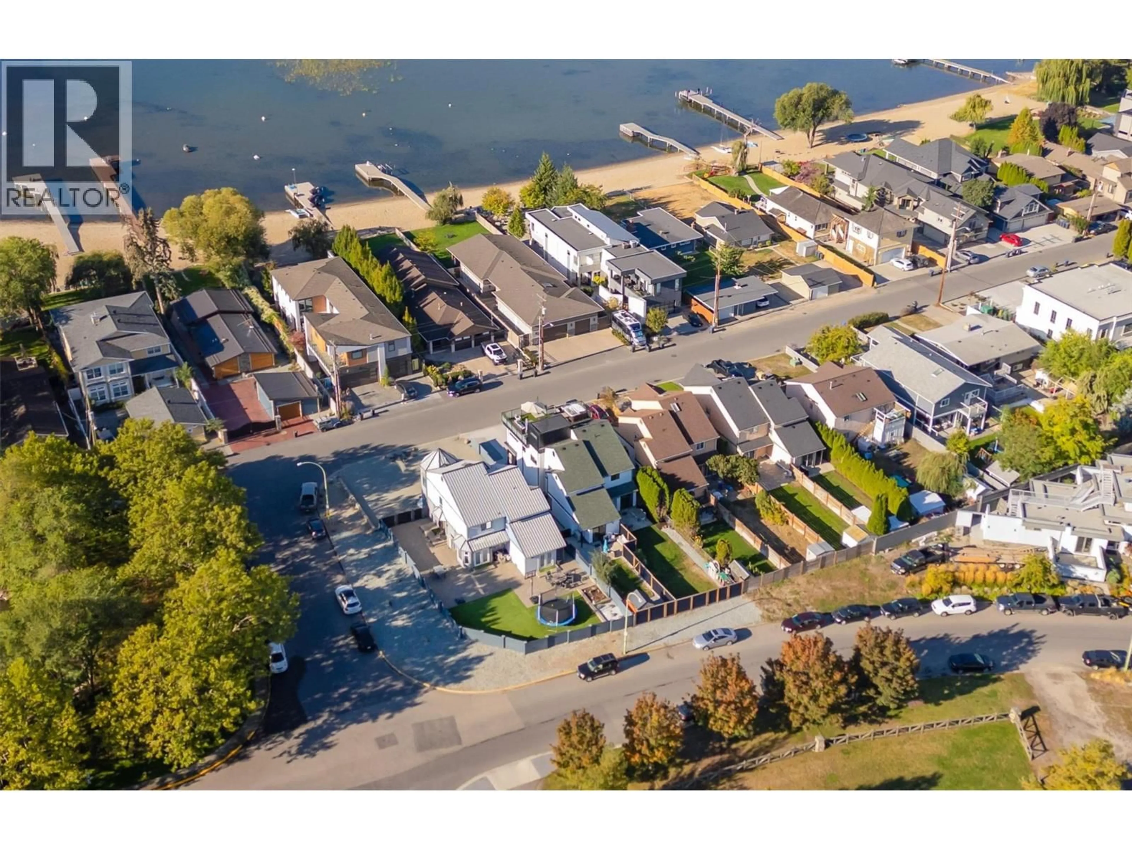 A pic from outside/outdoor area/front of a property/back of a property/a pic from drone, water/lake/river/ocean view for 985 MANHATTAN DRIVE, Kelowna British Columbia V1Y1H7