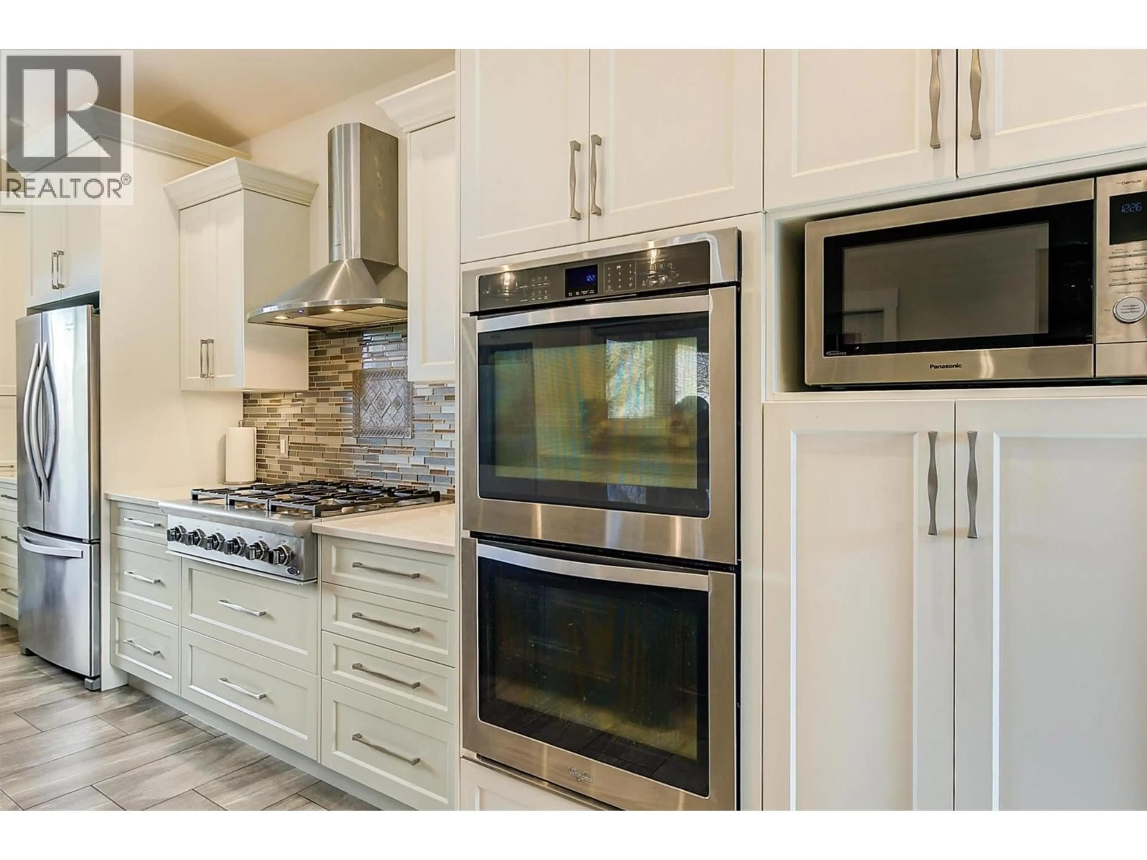 Contemporary kitchen, unknown for 1506 JOHNSON STREET, Summerland British Columbia V0H1Z9