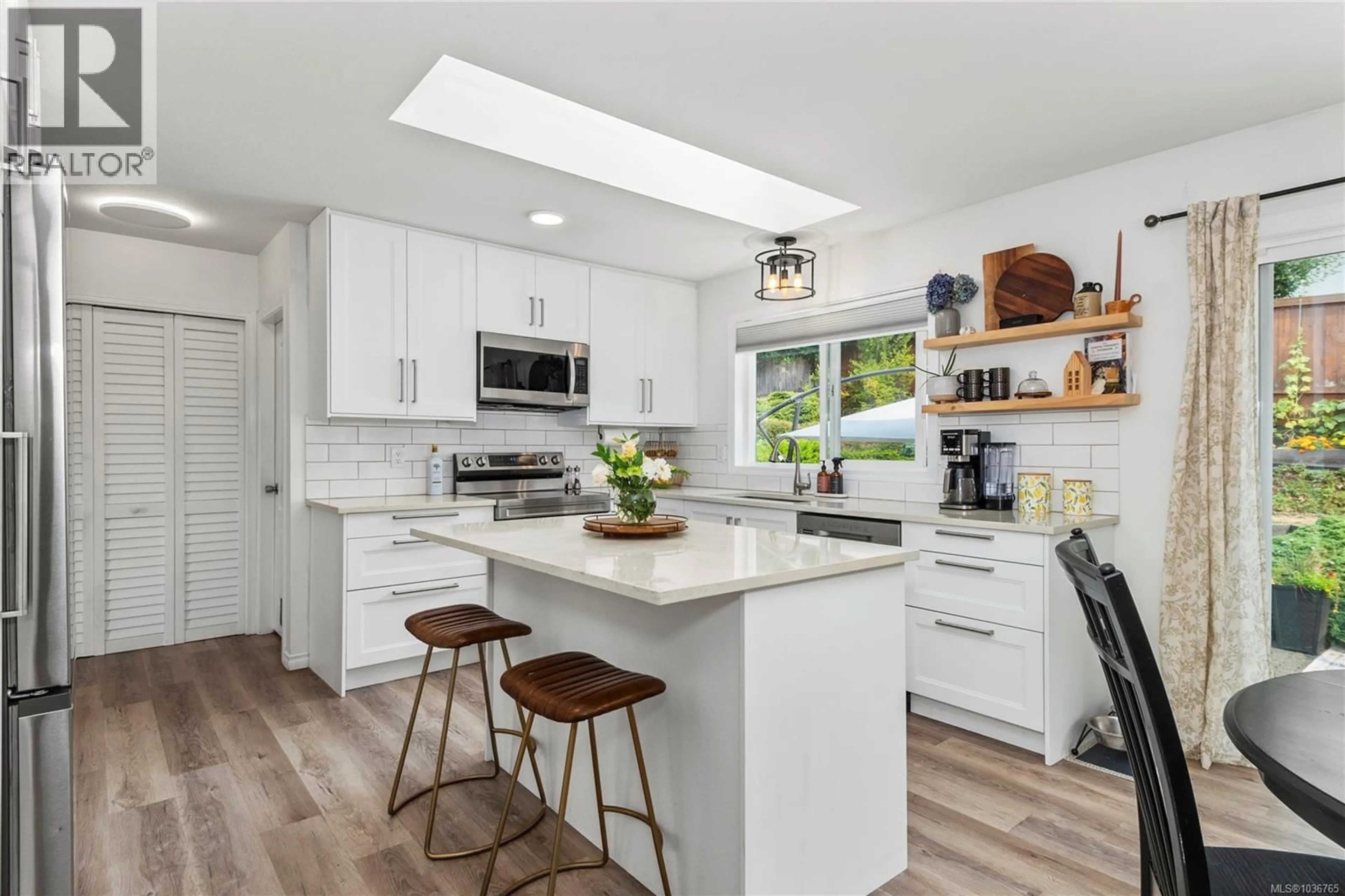 Open concept kitchen, unknown for 1860 BRANT PLACE, Courtenay British Columbia V9N8Y8